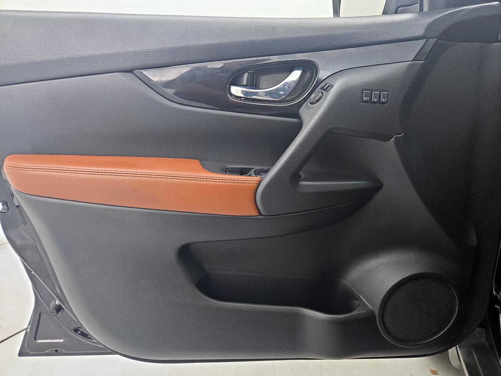 Thumbnail: 2018 Nissan Rogue - 12
