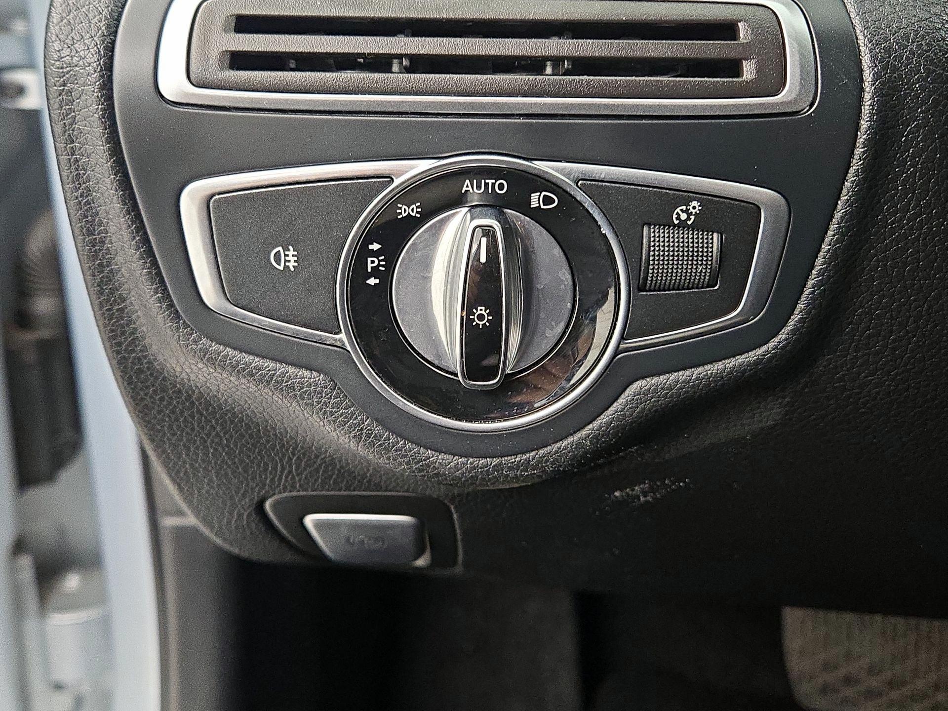 Thumbnail: 2015 Mercedes-Benz C-Class - 13