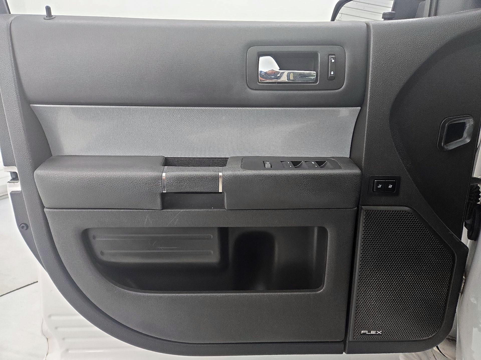 Thumbnail: 2014 Ford Flex - 12