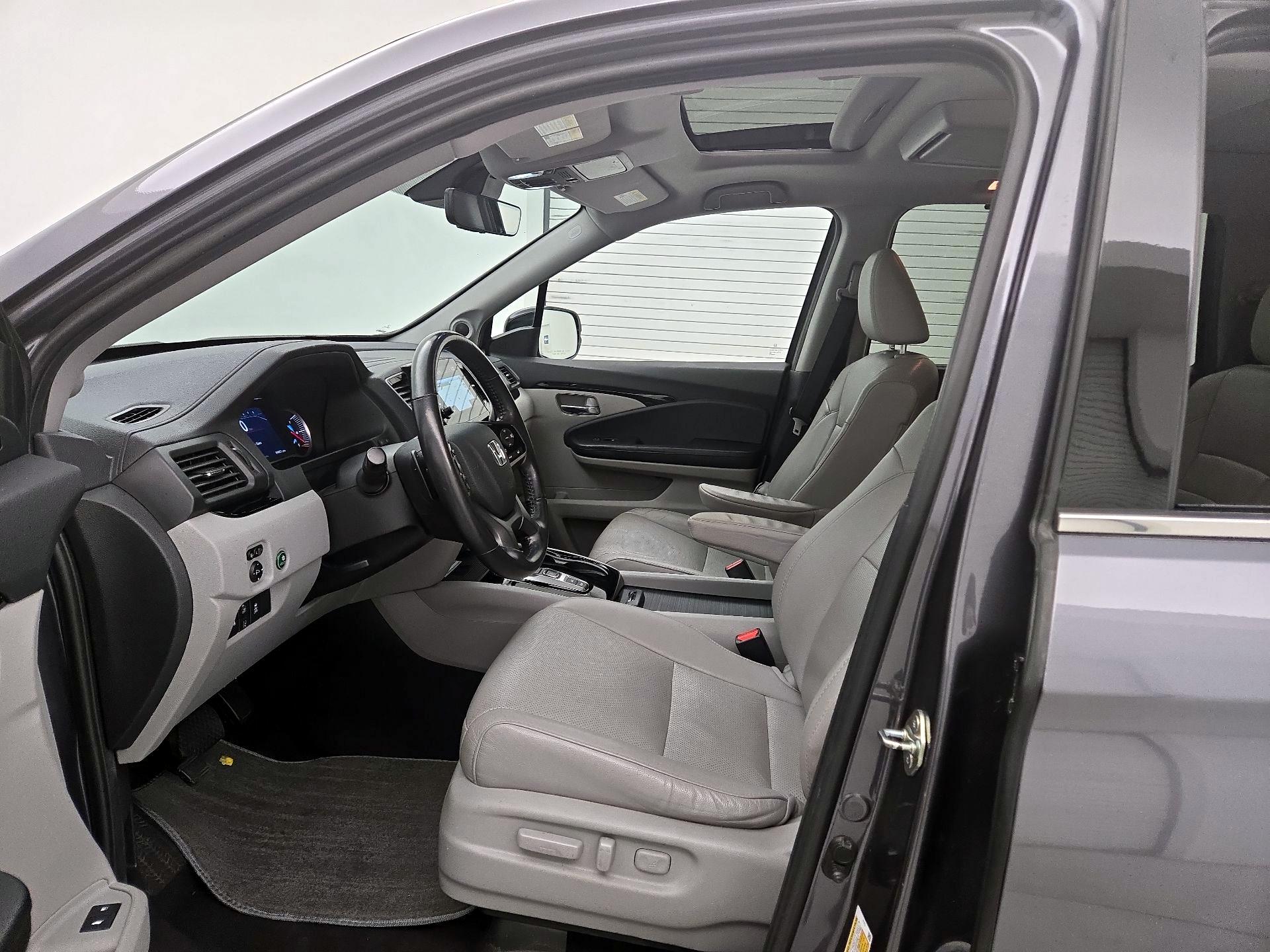 Thumbnail: 2019 Honda Pilot - 11