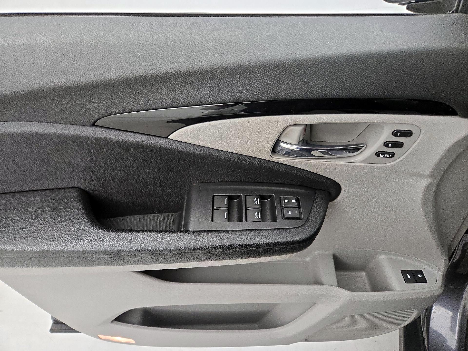 Thumbnail: 2019 Honda Pilot - 12