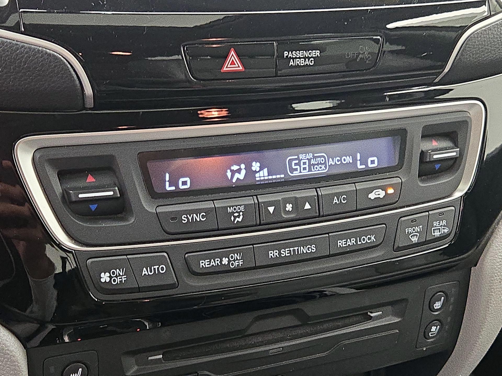 Thumbnail: 2019 Honda Pilot - 17