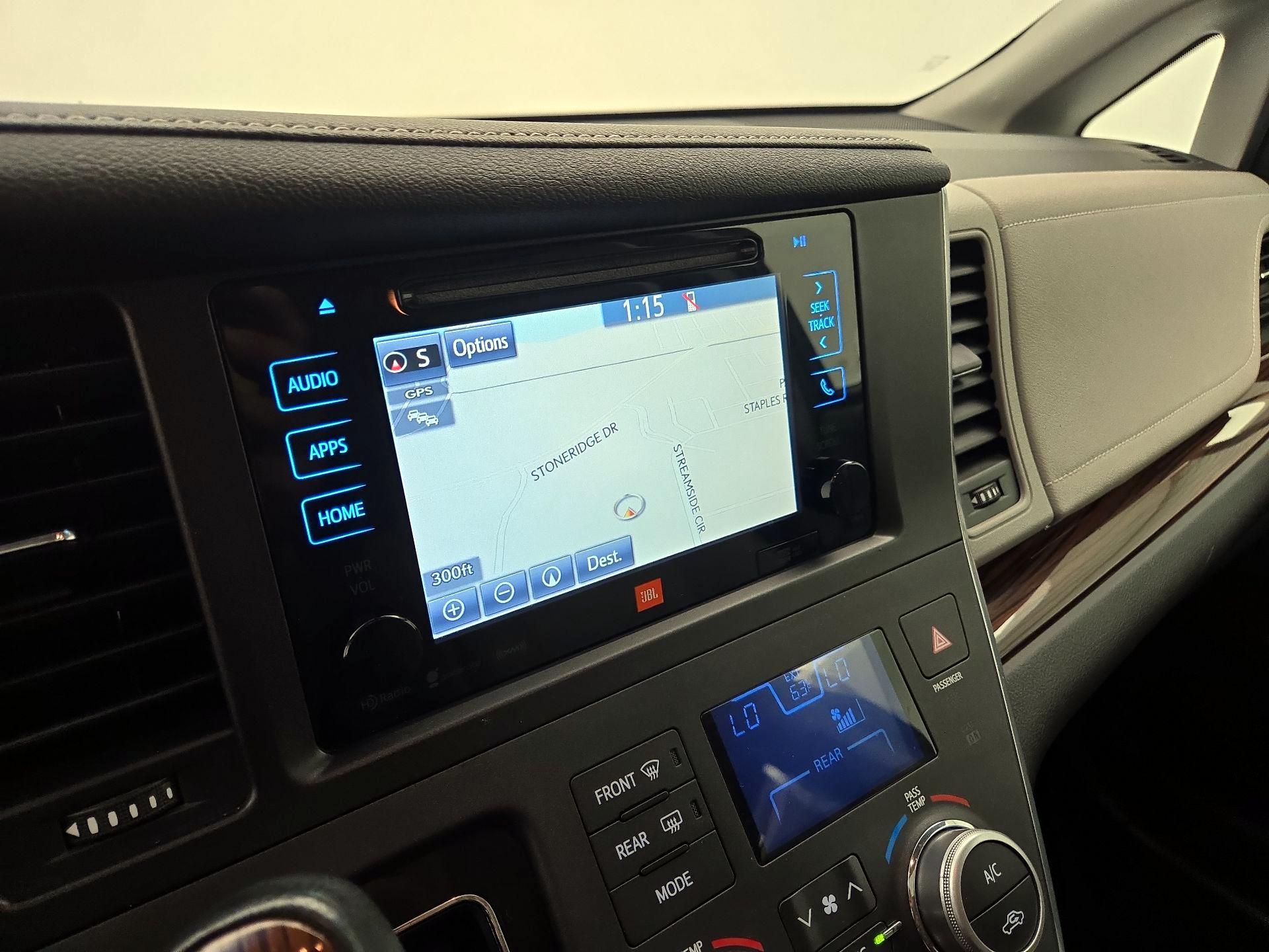 Thumbnail: 2017 Toyota Sienna - 14