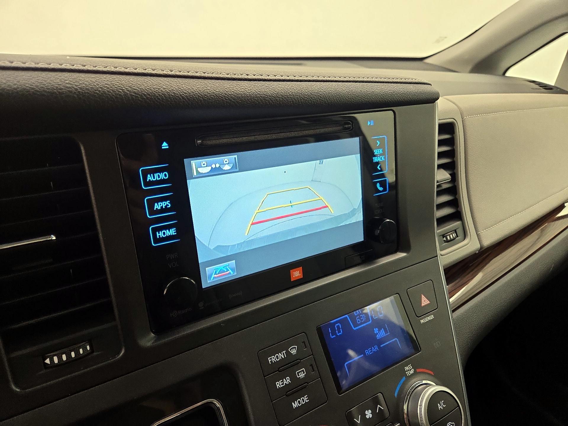 Thumbnail: 2017 Toyota Sienna - 15
