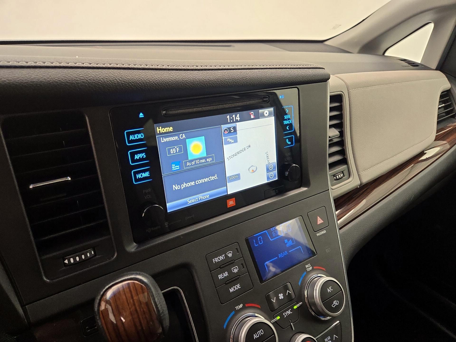 Thumbnail: 2017 Toyota Sienna - 16