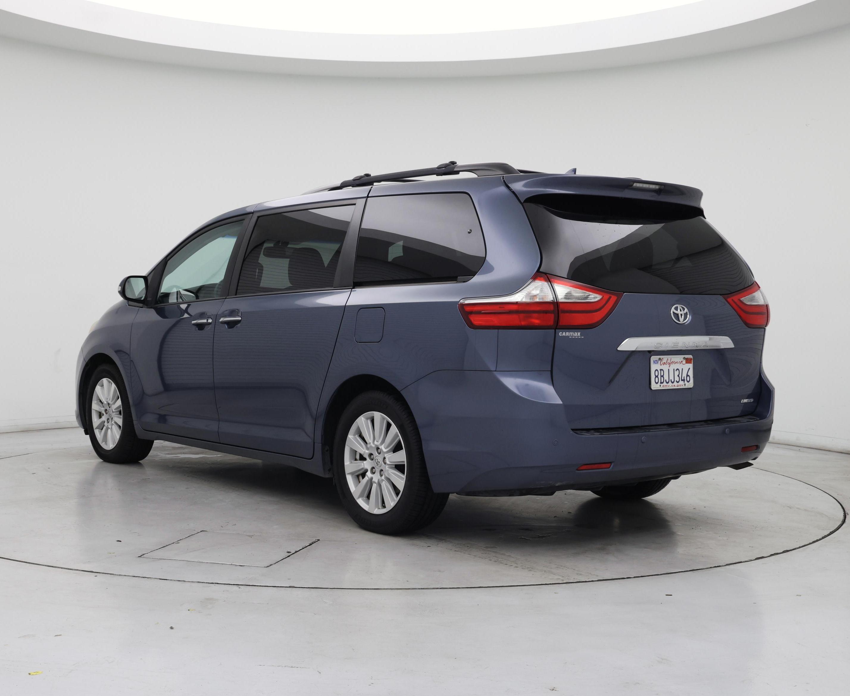 Thumbnail: 2017 Toyota Sienna - 2