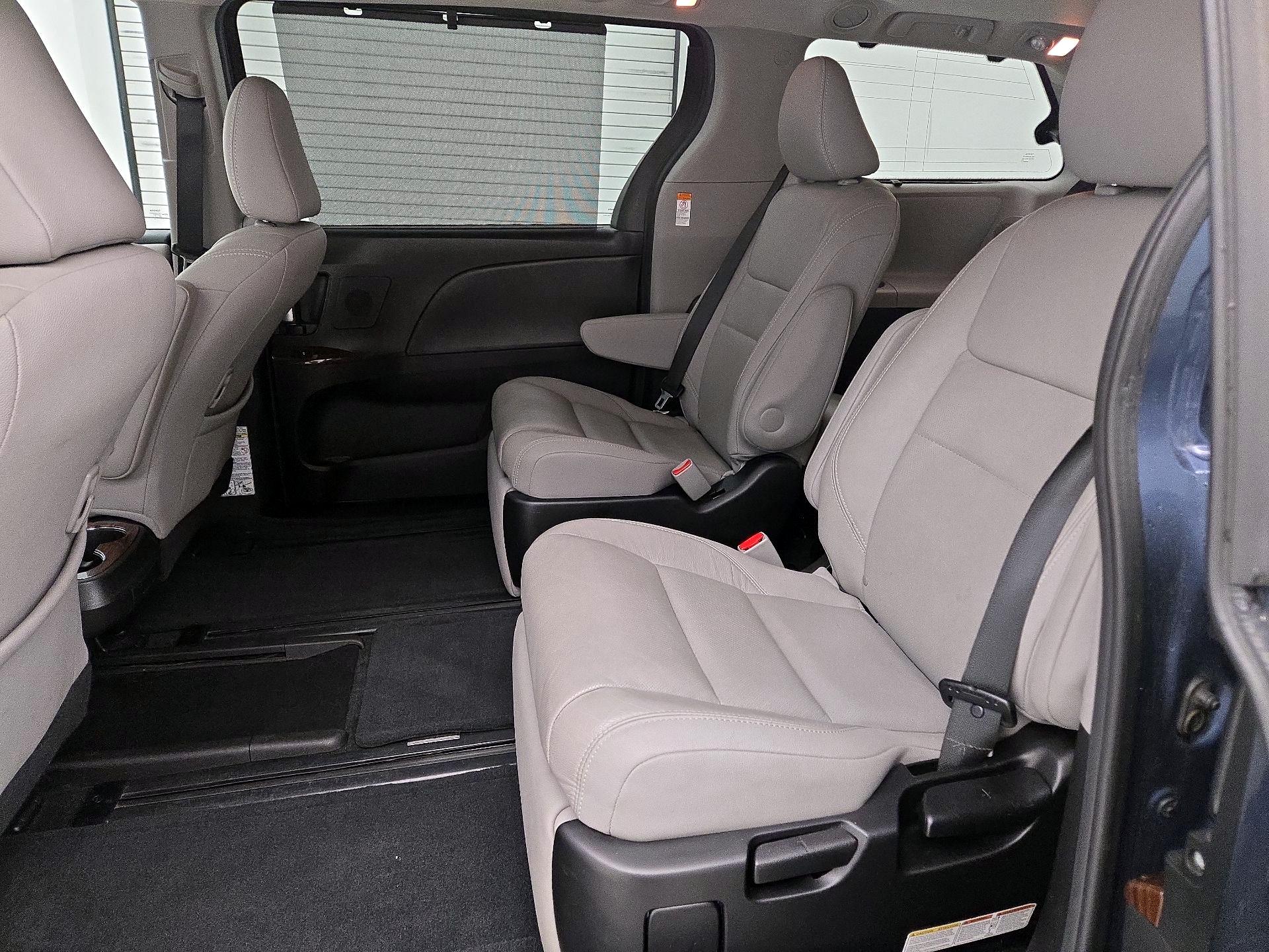 Thumbnail: 2017 Toyota Sienna - 20