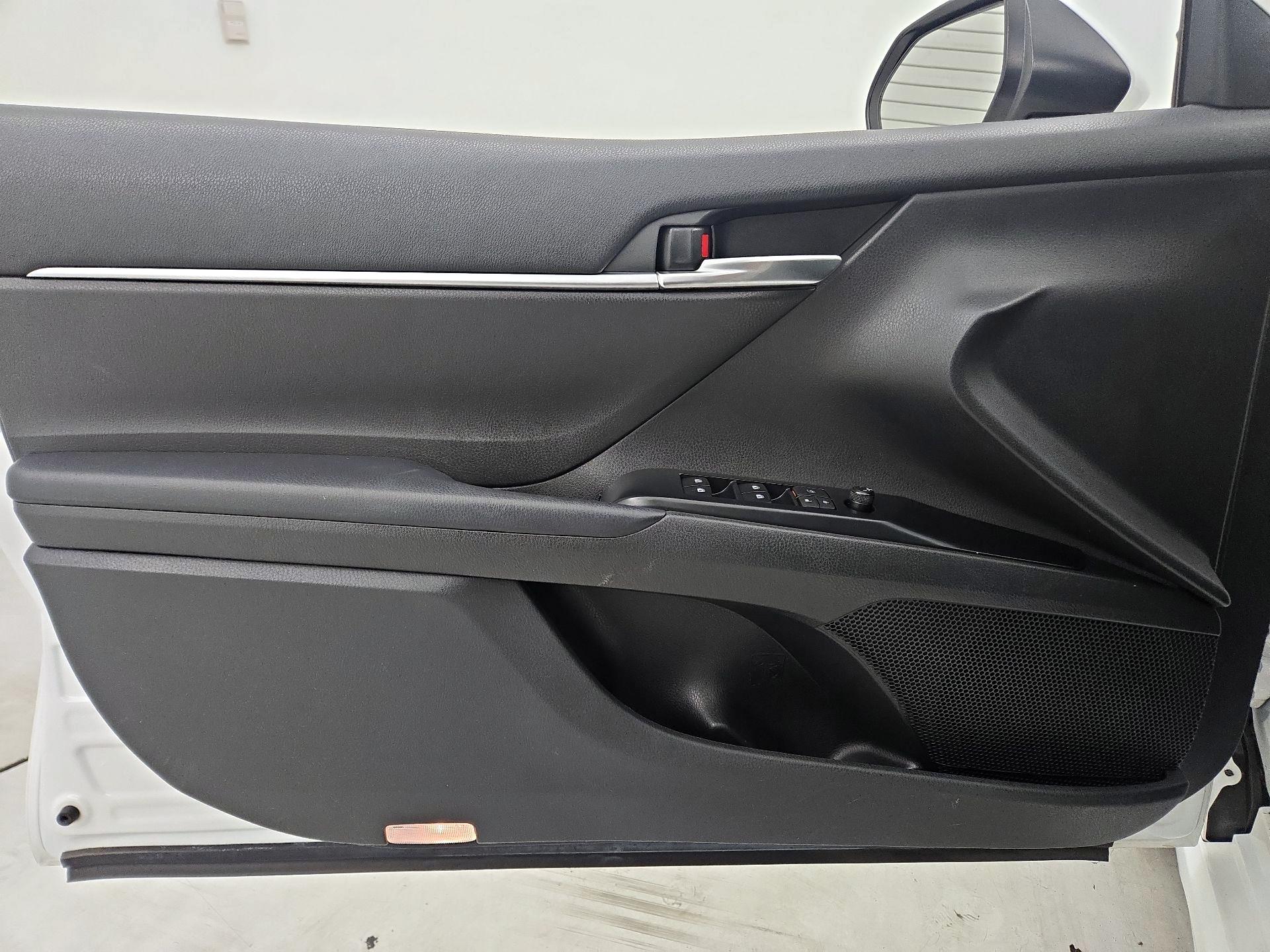 Thumbnail: 2019 Toyota Camry - 12