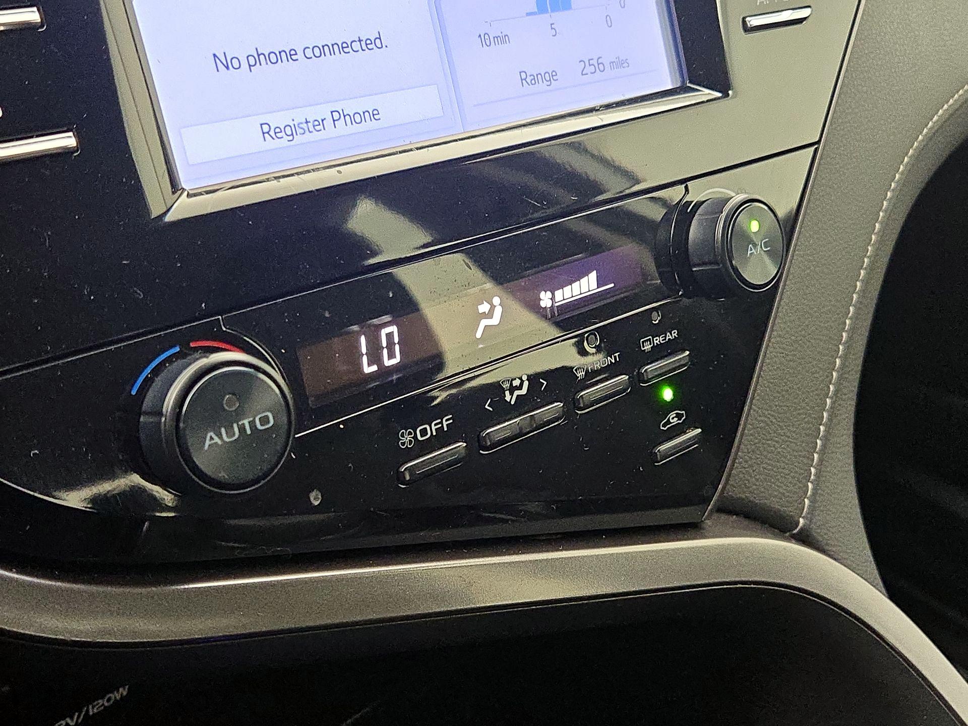 Thumbnail: 2019 Toyota Camry - 16