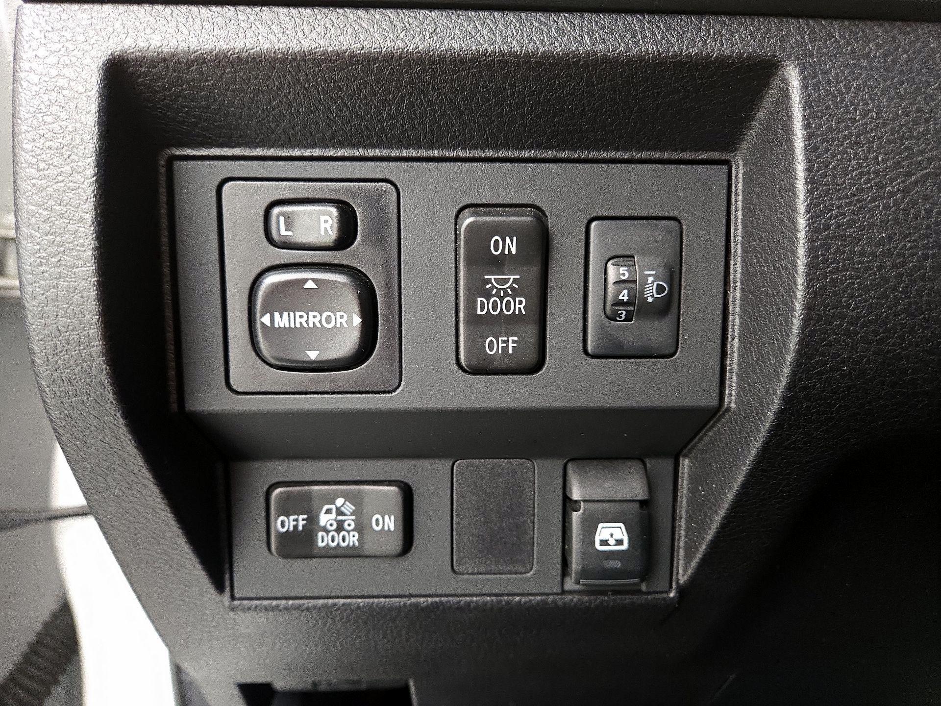 Thumbnail: 2014 Toyota Tundra - 13