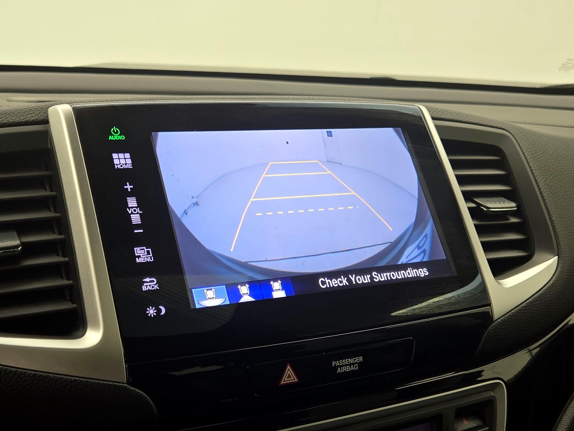 Thumbnail: 2016 Honda Pilot - 15