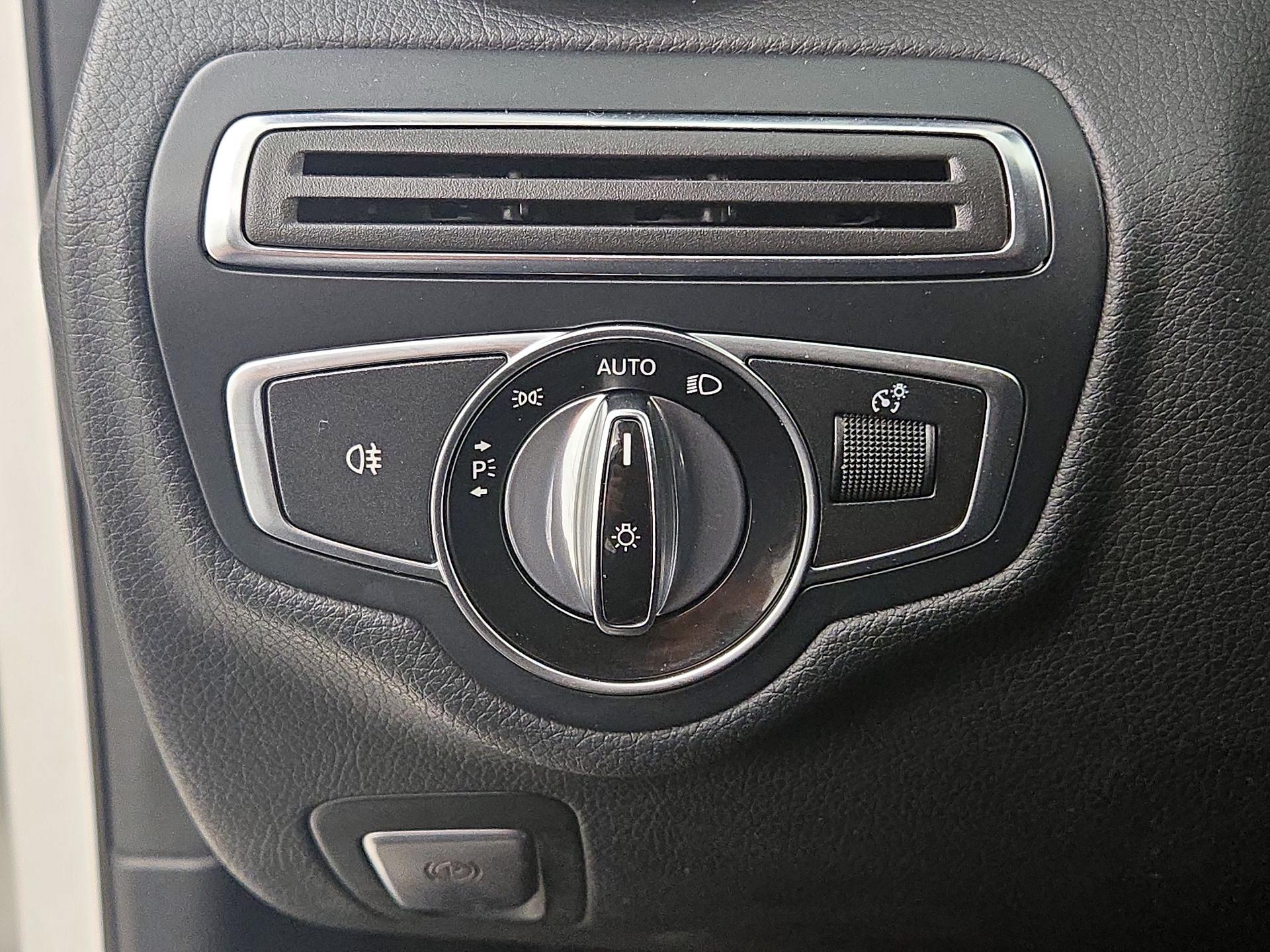 Thumbnail: 2015 Mercedes-Benz C-Class - 13
