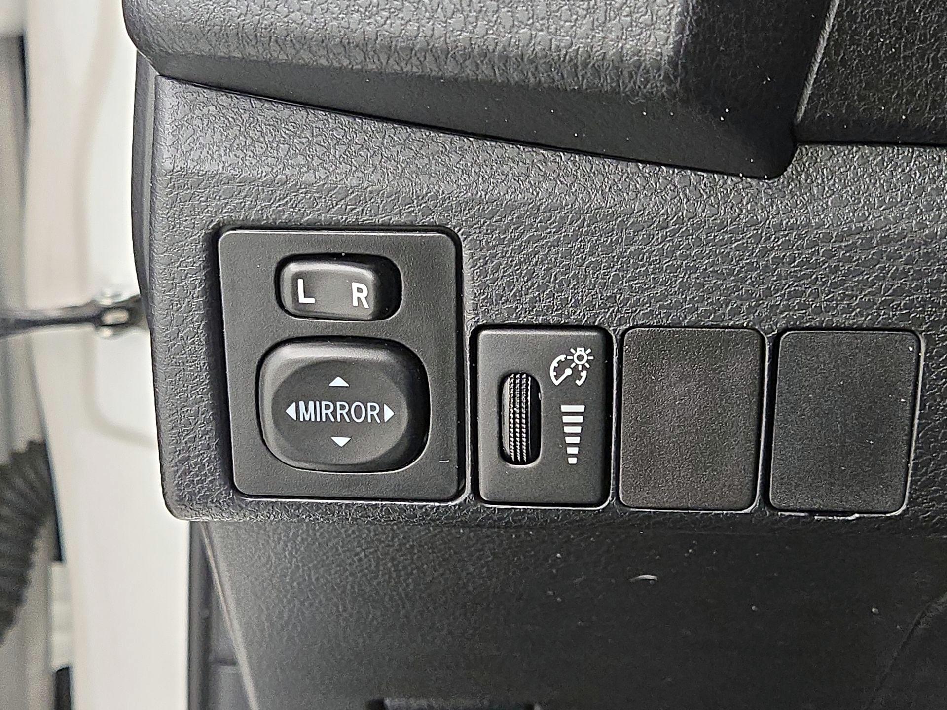 Thumbnail: 2014 Toyota Corolla - 13