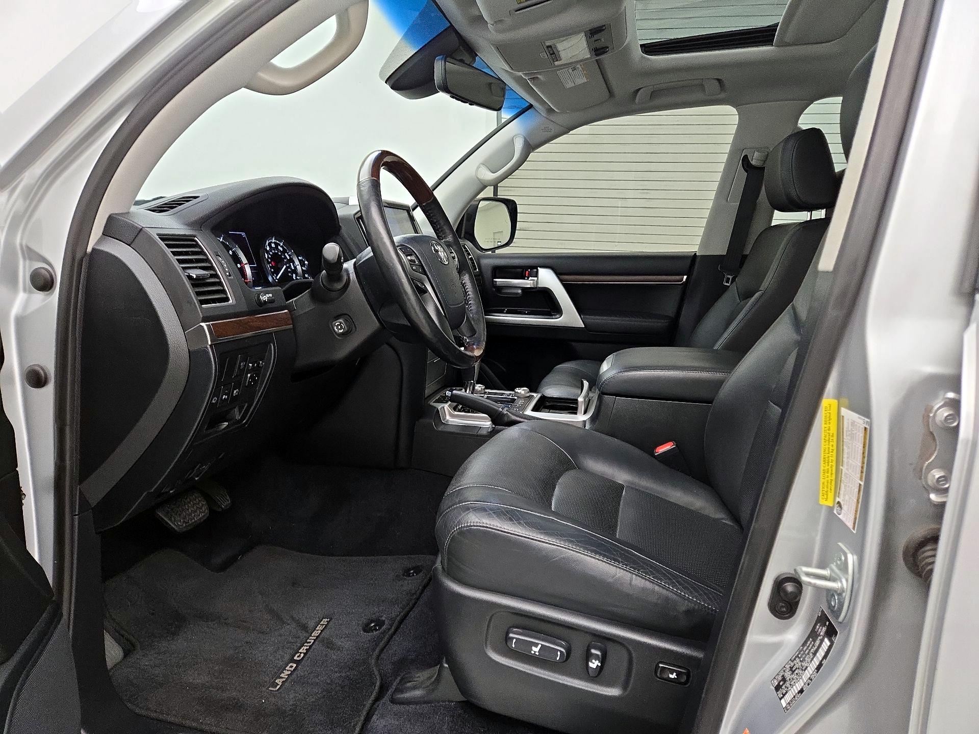 Thumbnail: 2016 Toyota Land Cruiser - 11