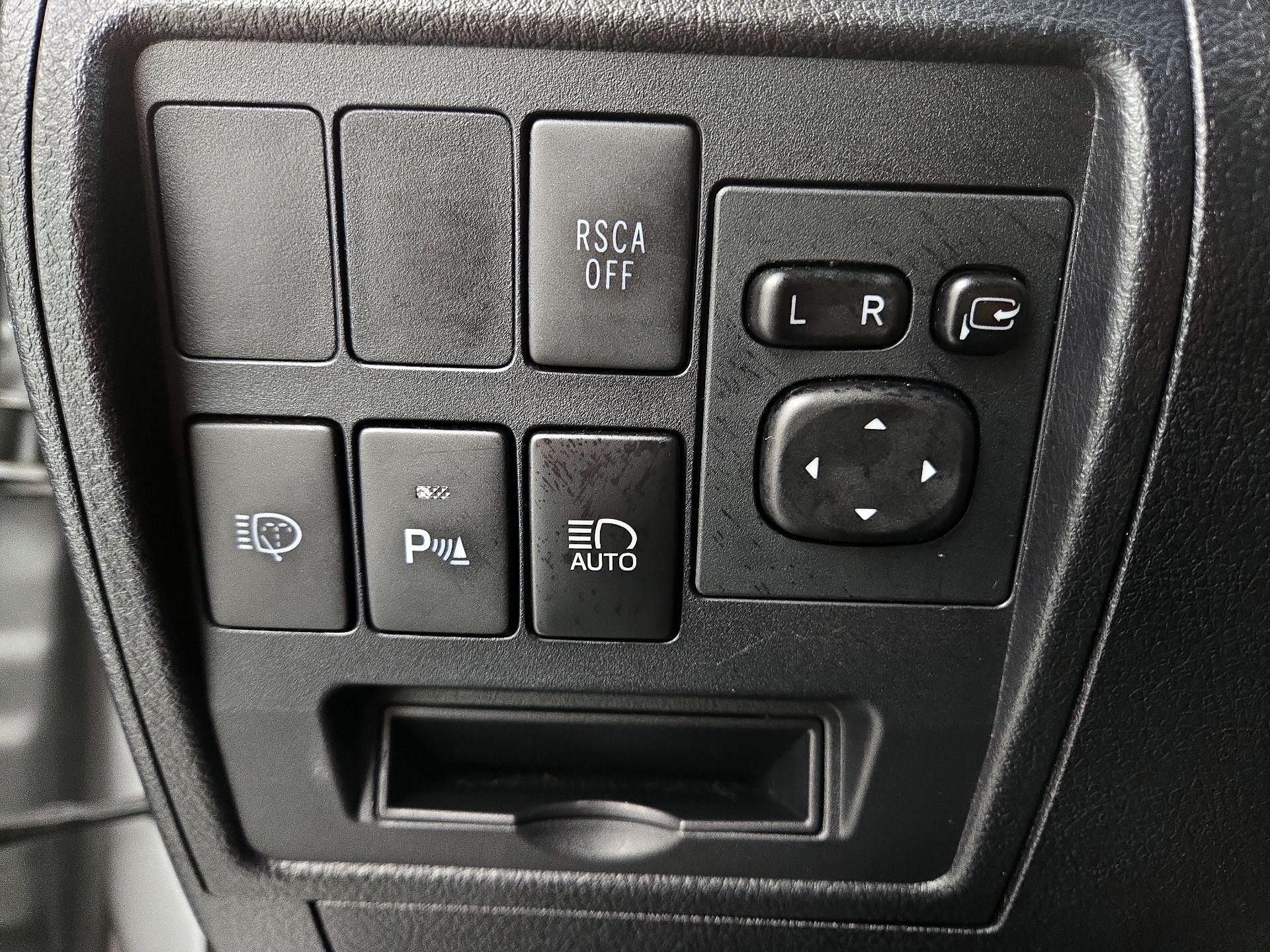 Thumbnail: 2016 Toyota Land Cruiser - 13