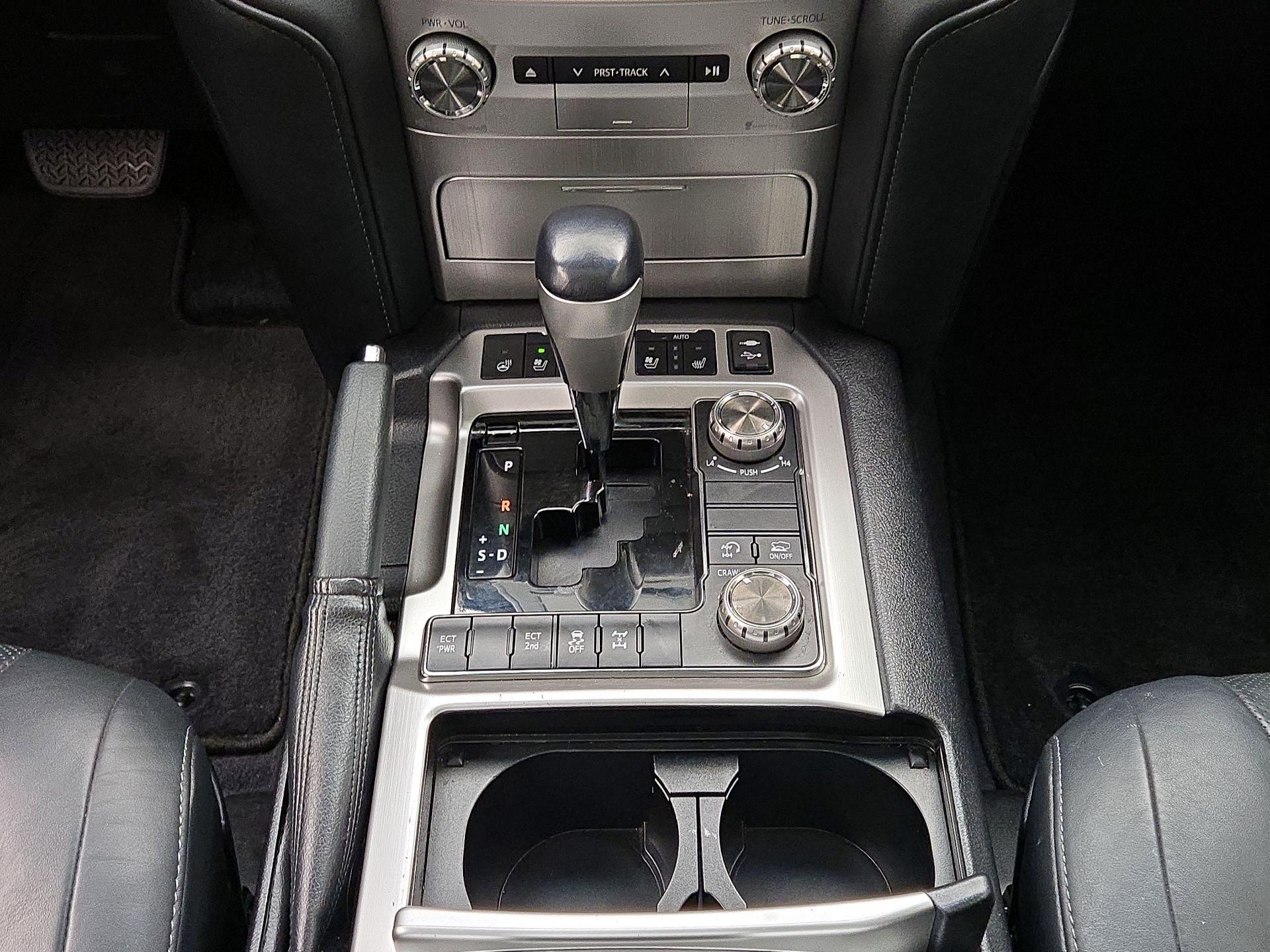 Thumbnail: 2016 Toyota Land Cruiser - 18
