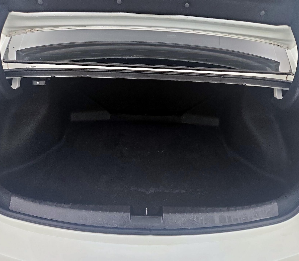 Trunk/Cargo (Seats Up)