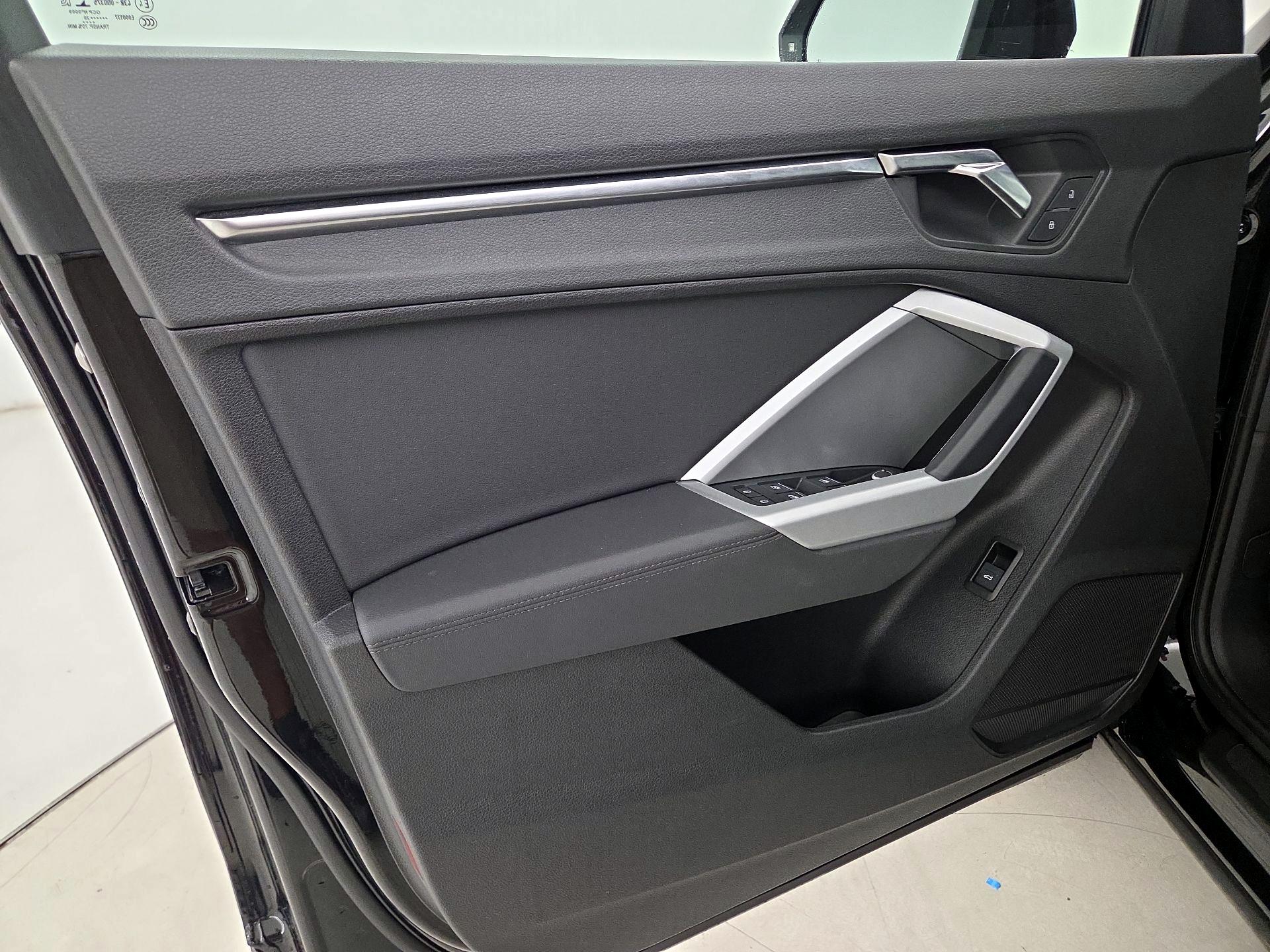 Thumbnail: 2020 Audi Q3 - 12