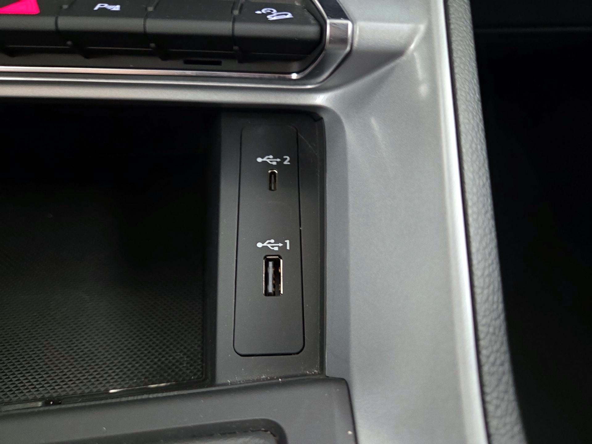 Thumbnail: 2020 Audi Q3 - 18