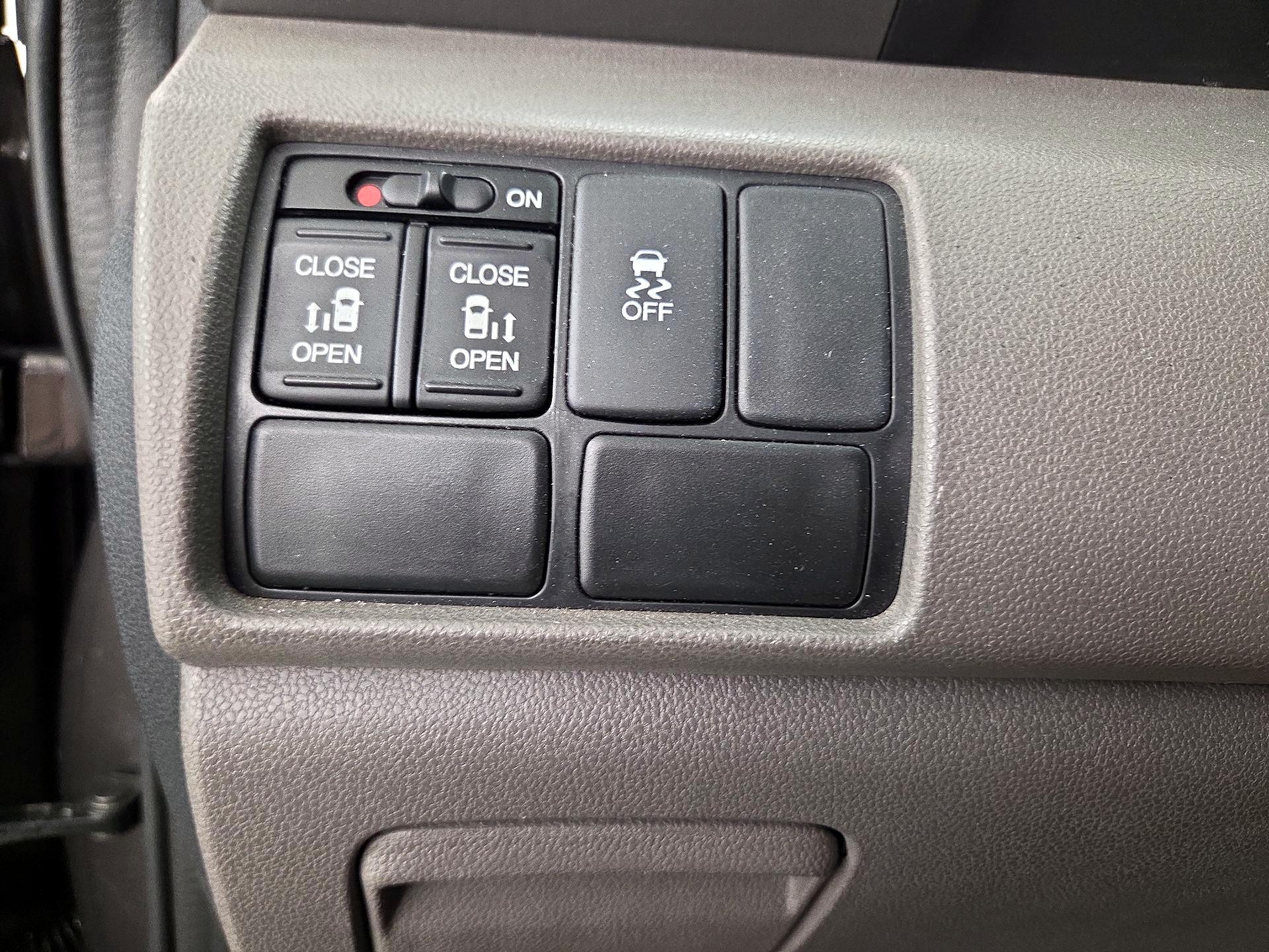 Thumbnail: 2016 Honda Odyssey - 13