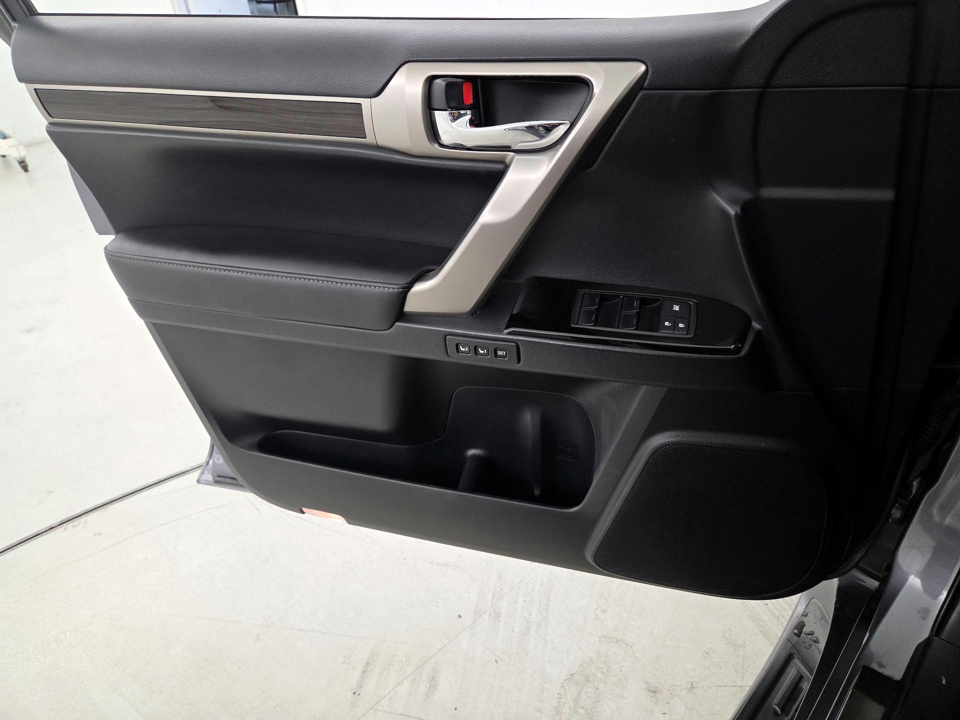 Thumbnail: 2015 Lexus GX - 12