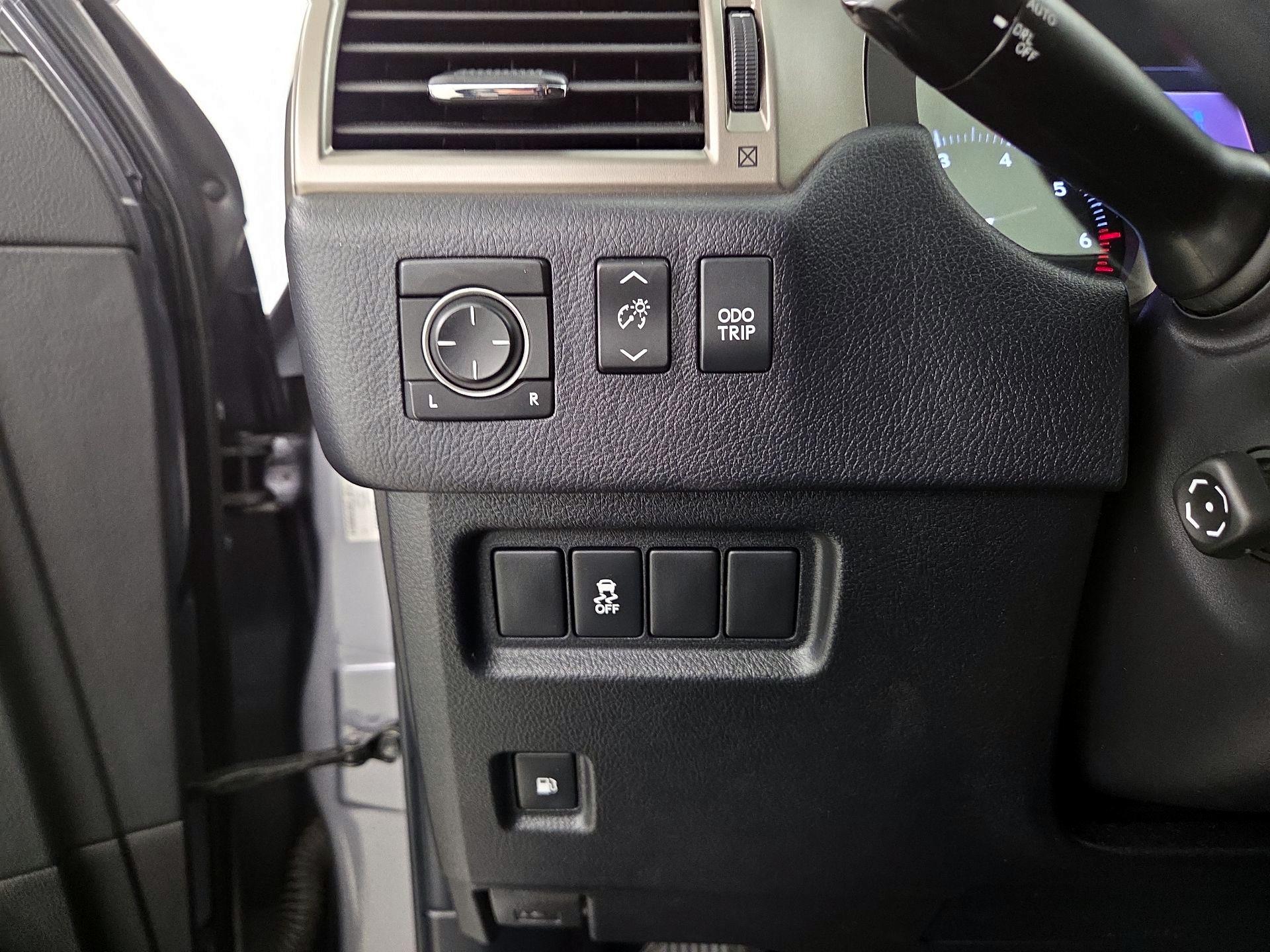 Thumbnail: 2015 Lexus GX - 13