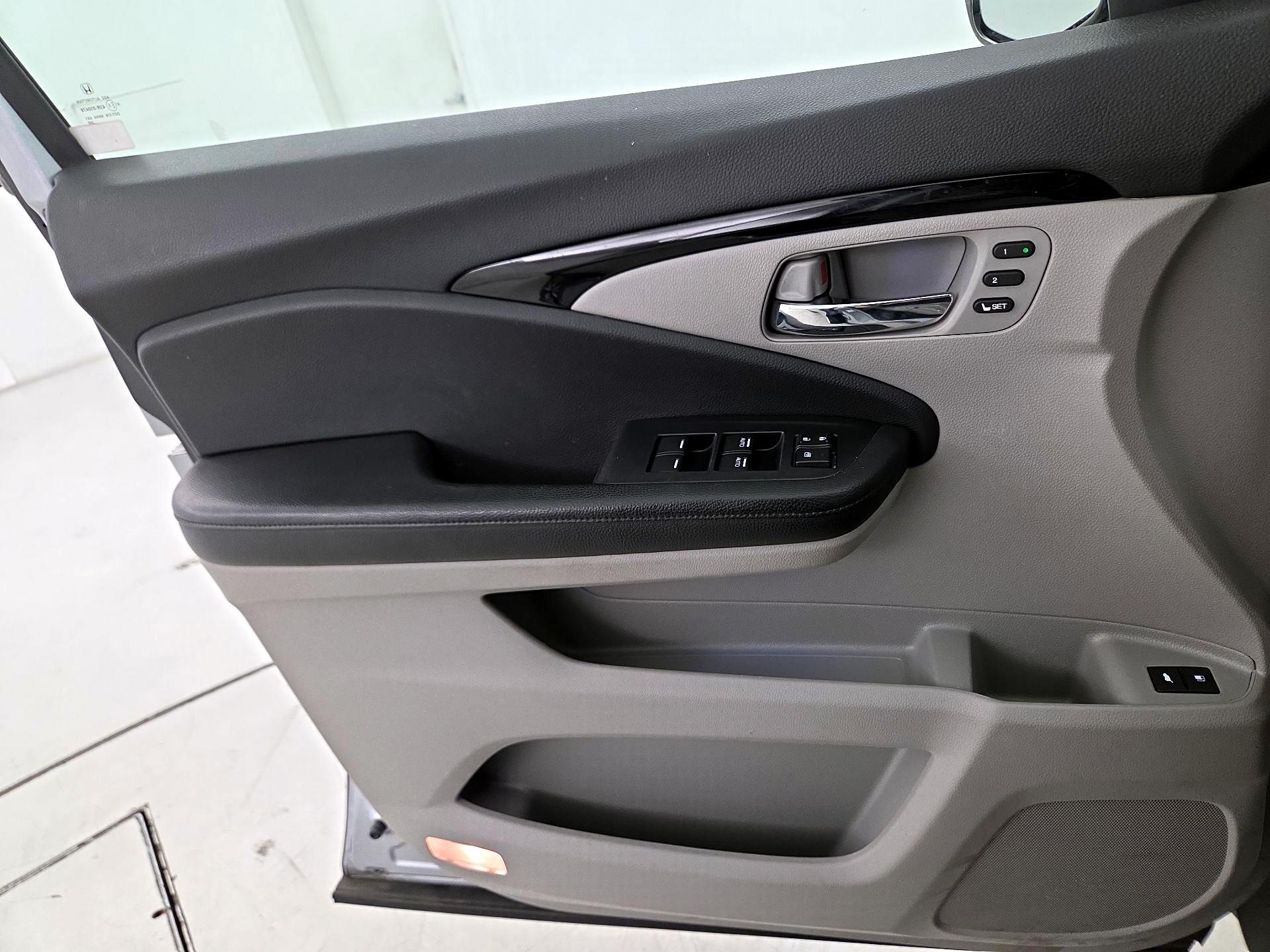 Thumbnail: 2020 Honda Pilot - 12