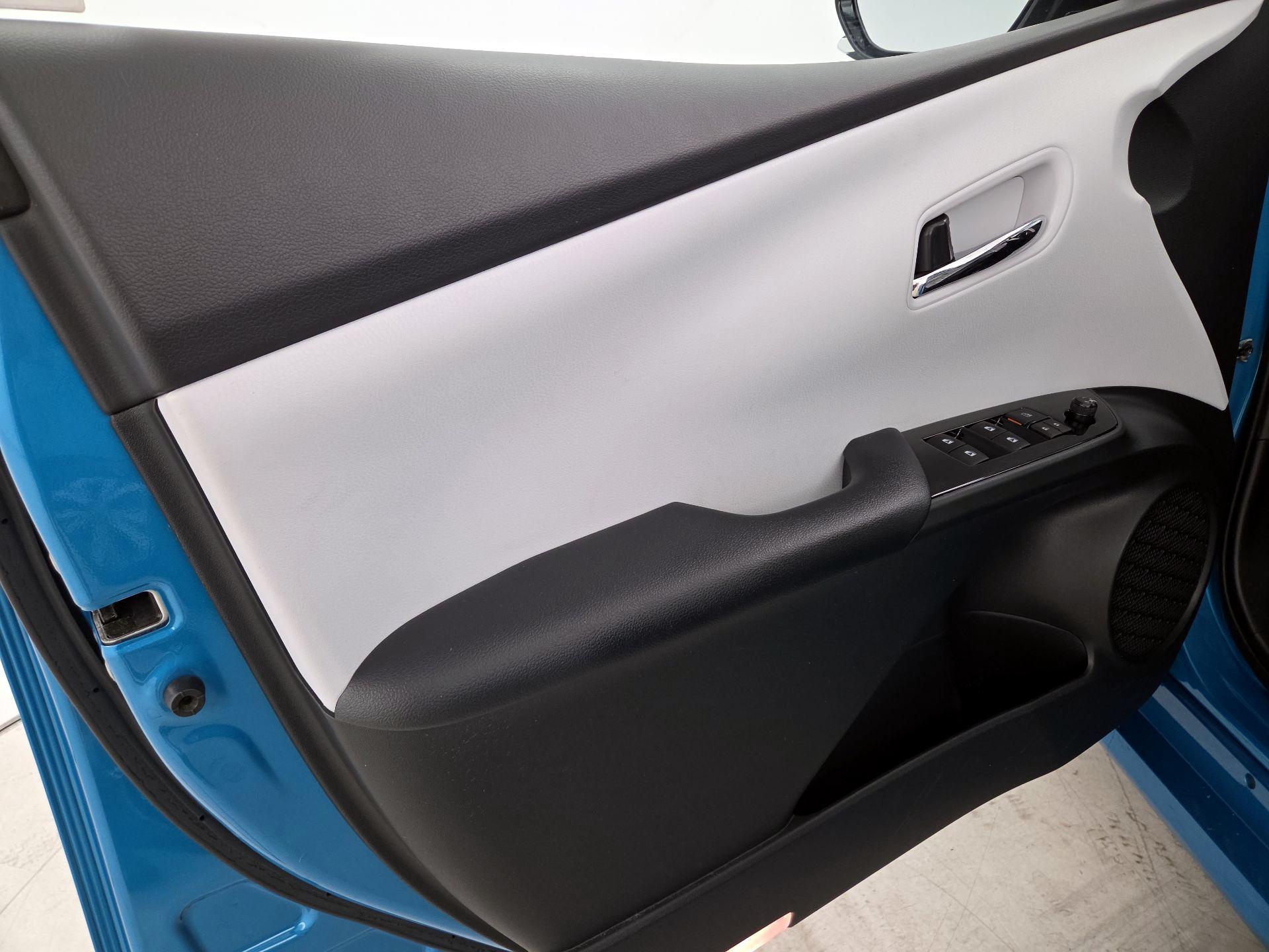 Thumbnail: 2017 Toyota Prius Prime - 12