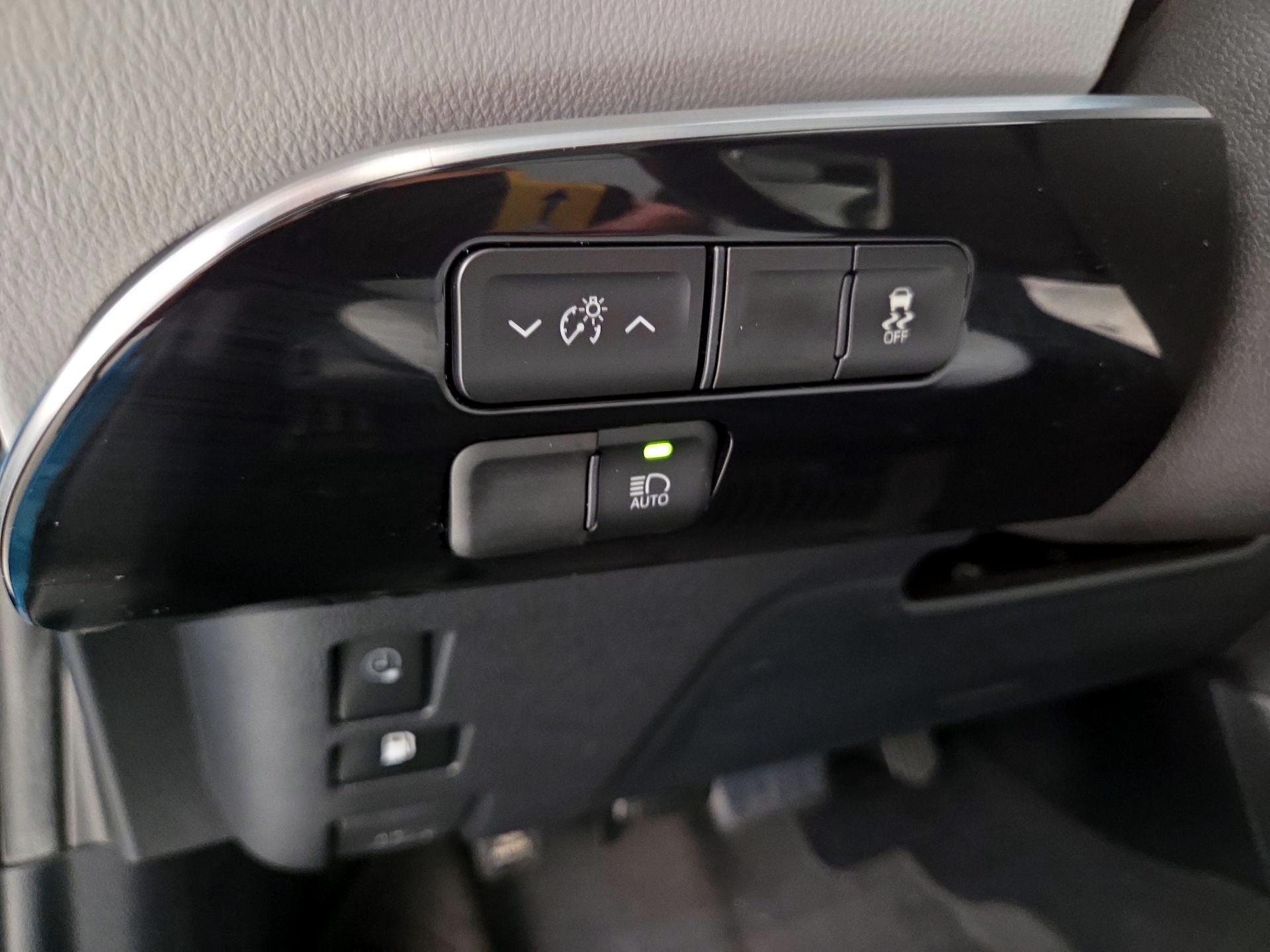 Thumbnail: 2017 Toyota Prius Prime - 13