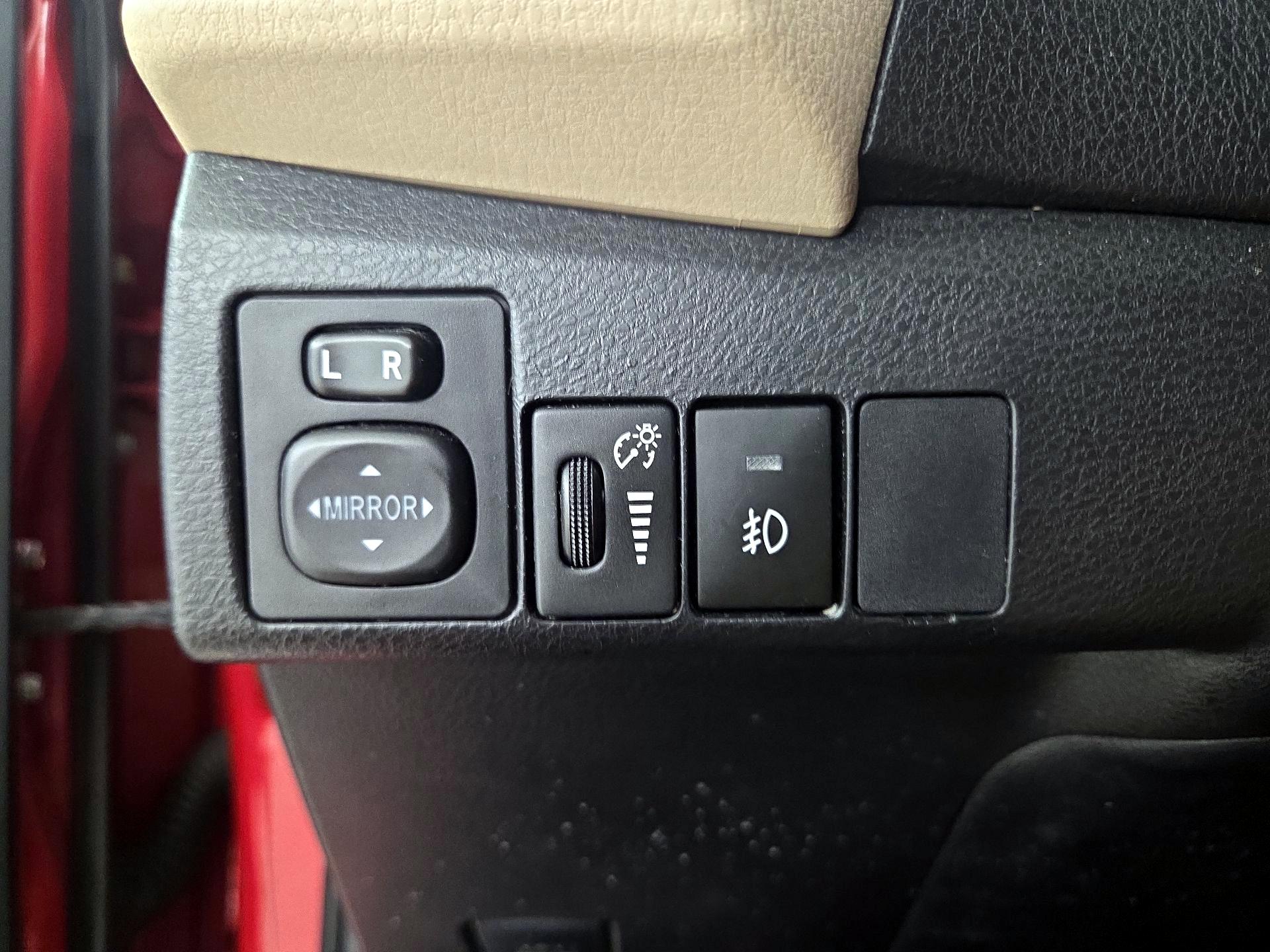 Thumbnail: 2015 Toyota Corolla - 13