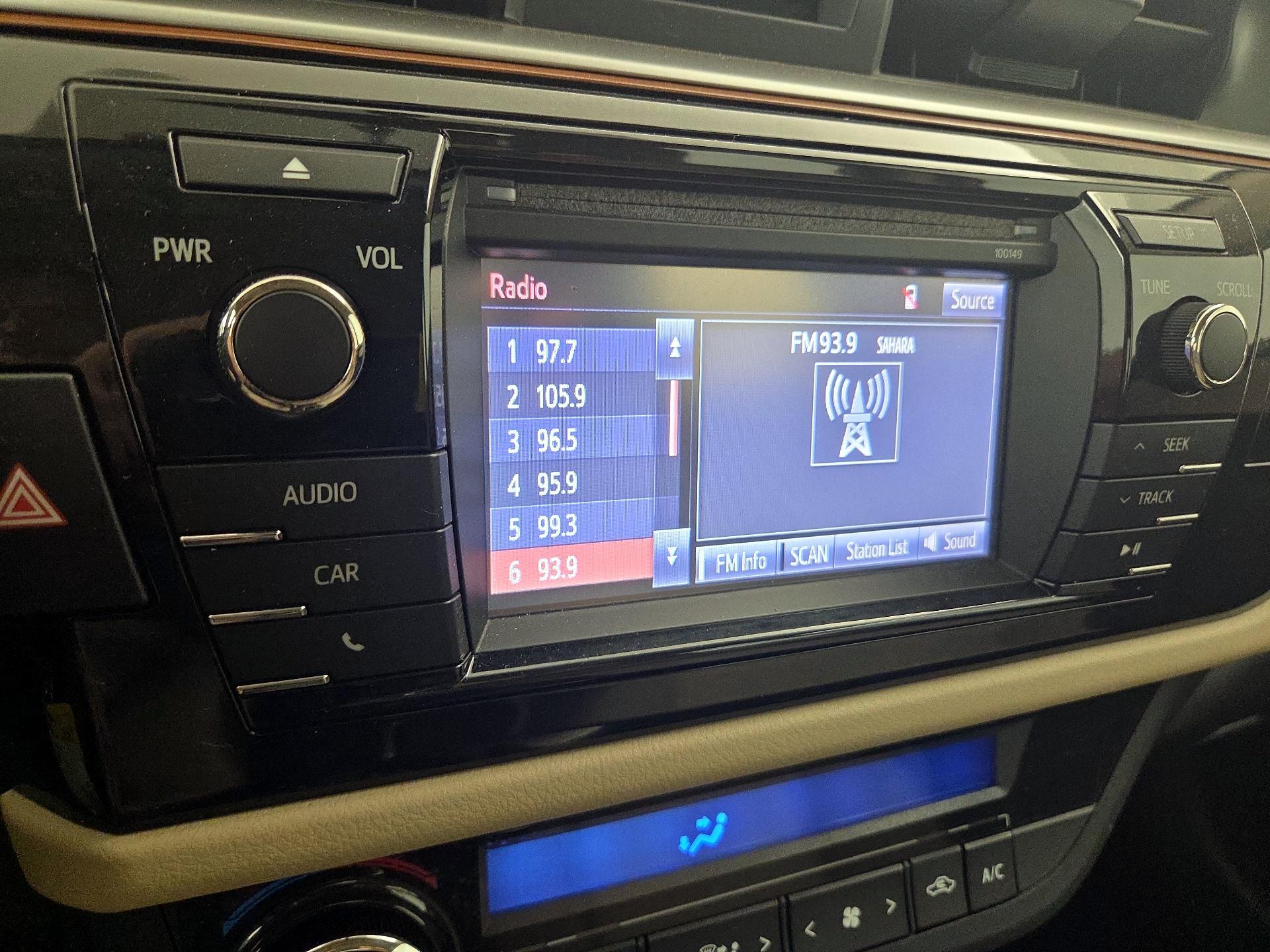 Thumbnail: 2015 Toyota Corolla - 15