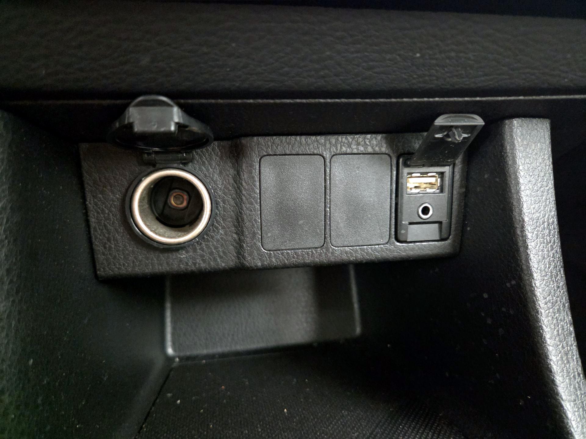 Thumbnail: 2015 Toyota Corolla - 18