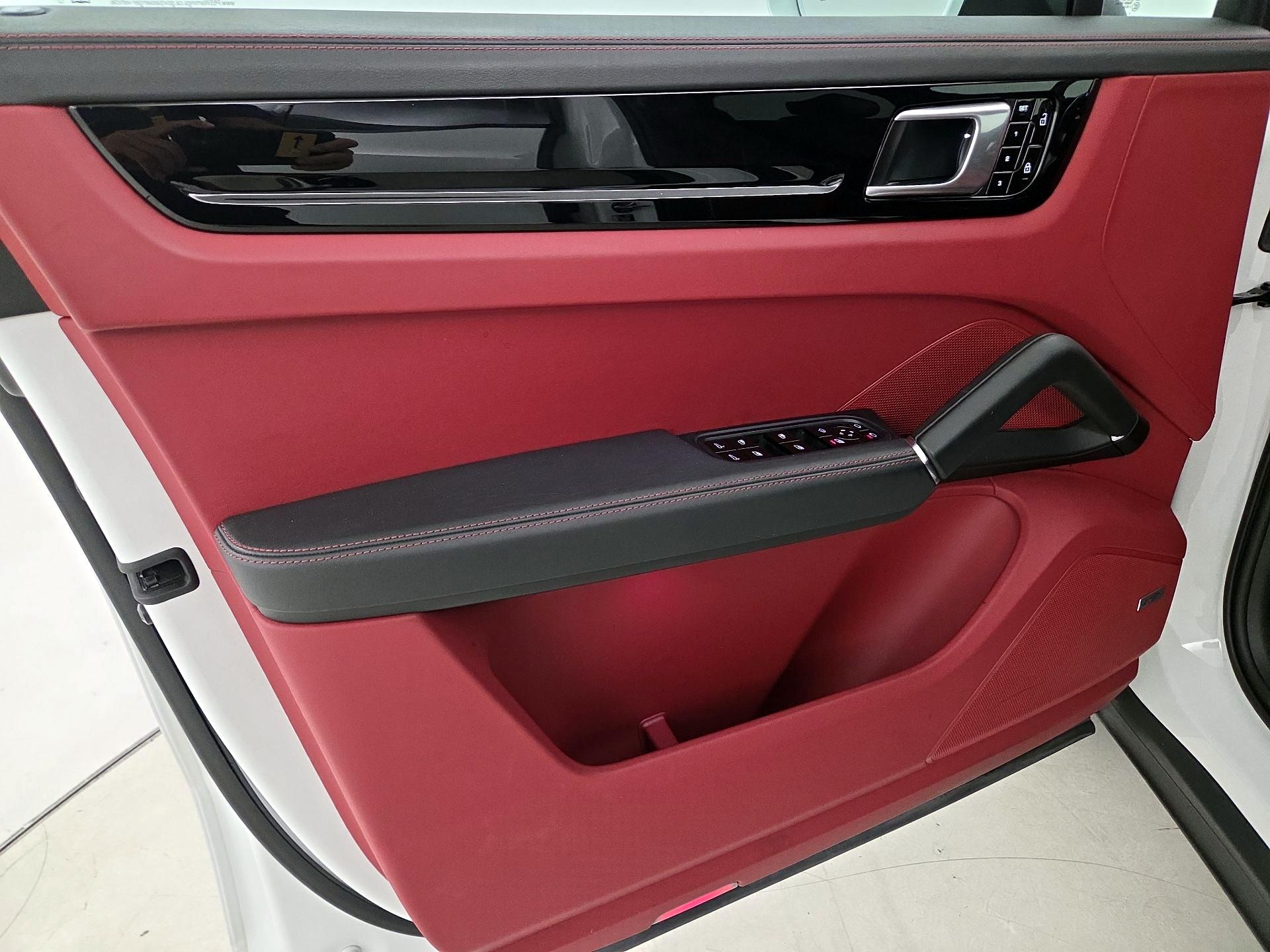 Thumbnail: 2019 Porsche Cayenne - 12