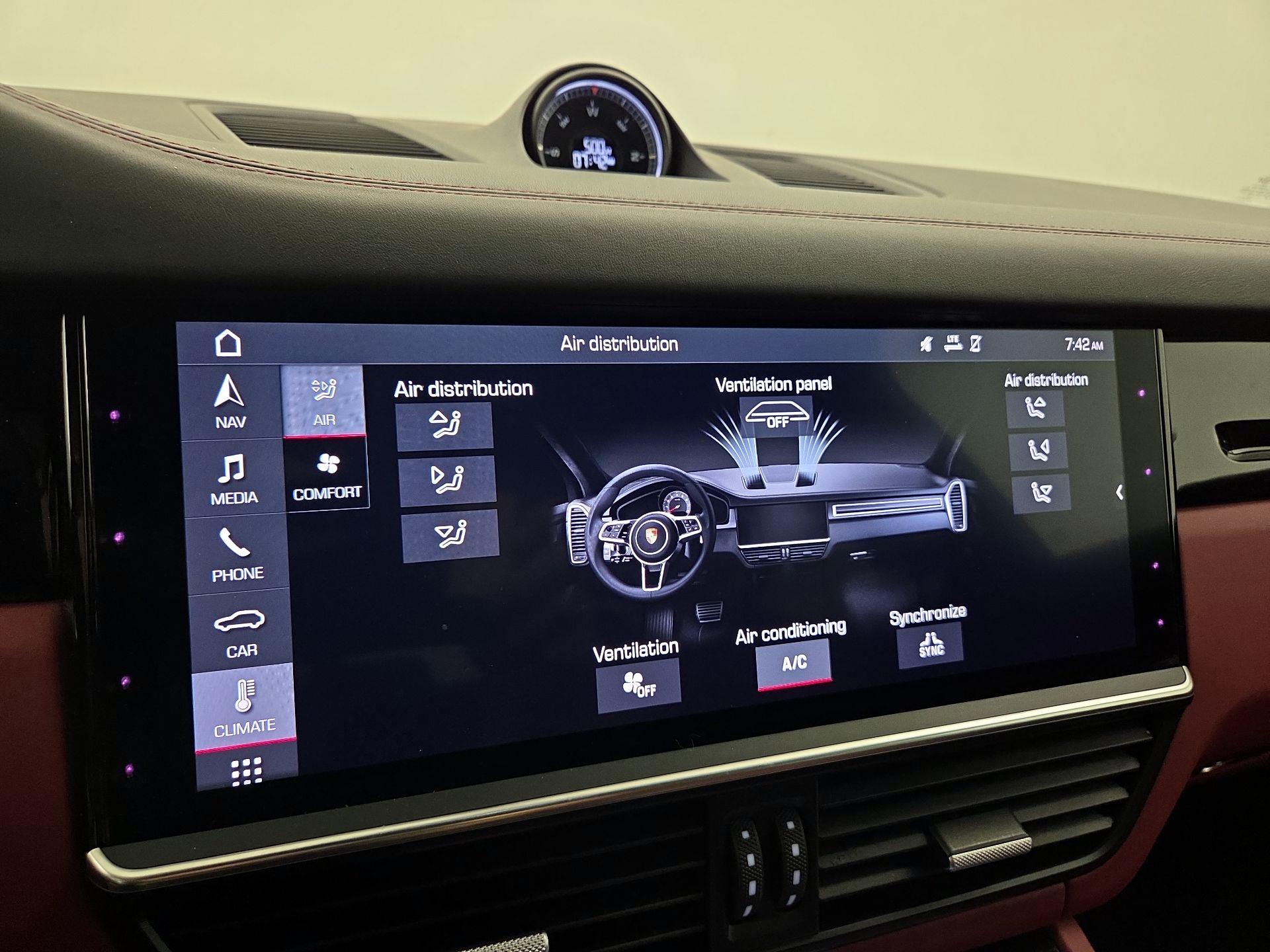 Thumbnail: 2019 Porsche Cayenne - 17