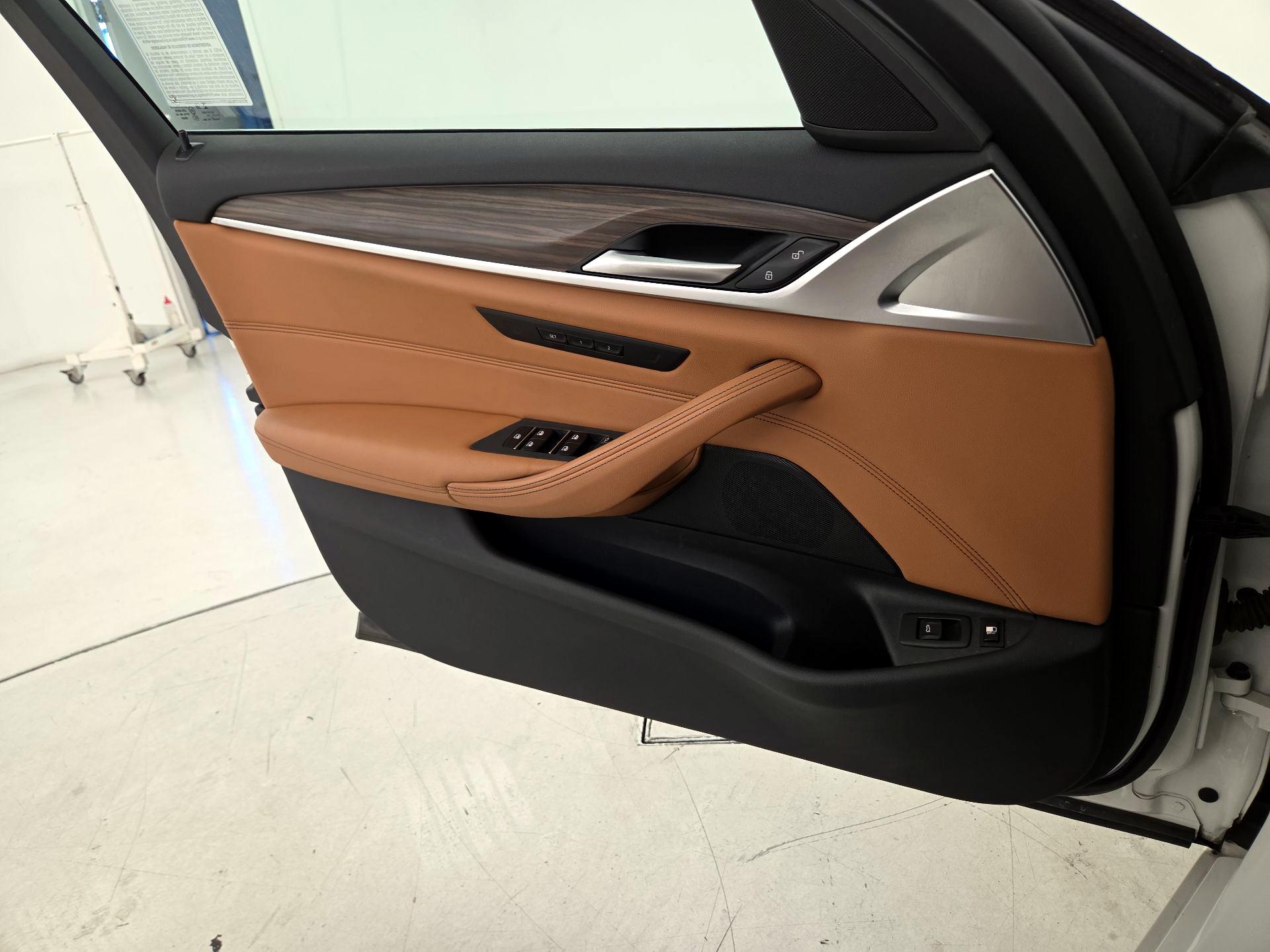 Thumbnail: 2021 BMW 5 Series - 12