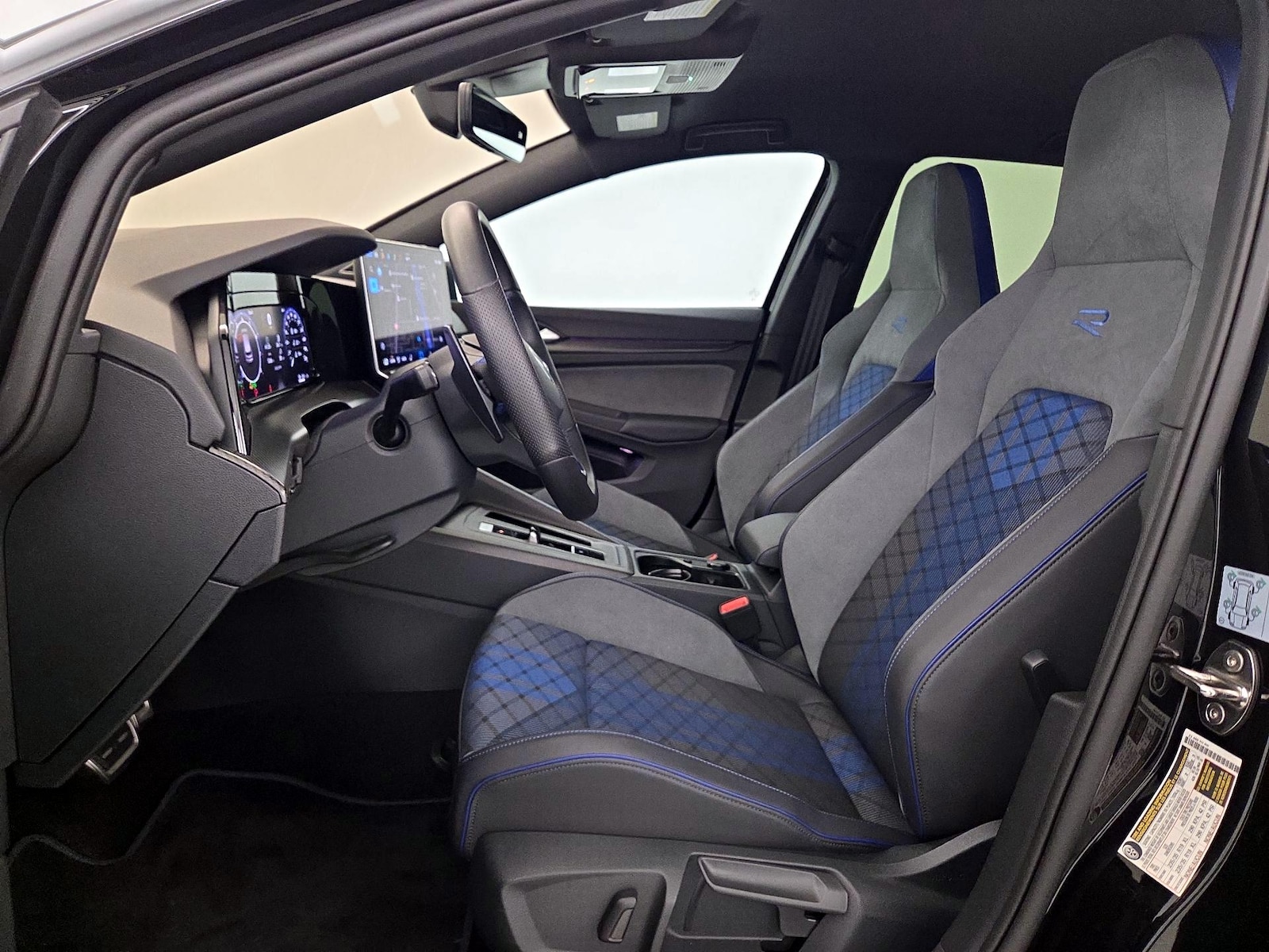 2025 Volkswagen Golf R R - Photo 12