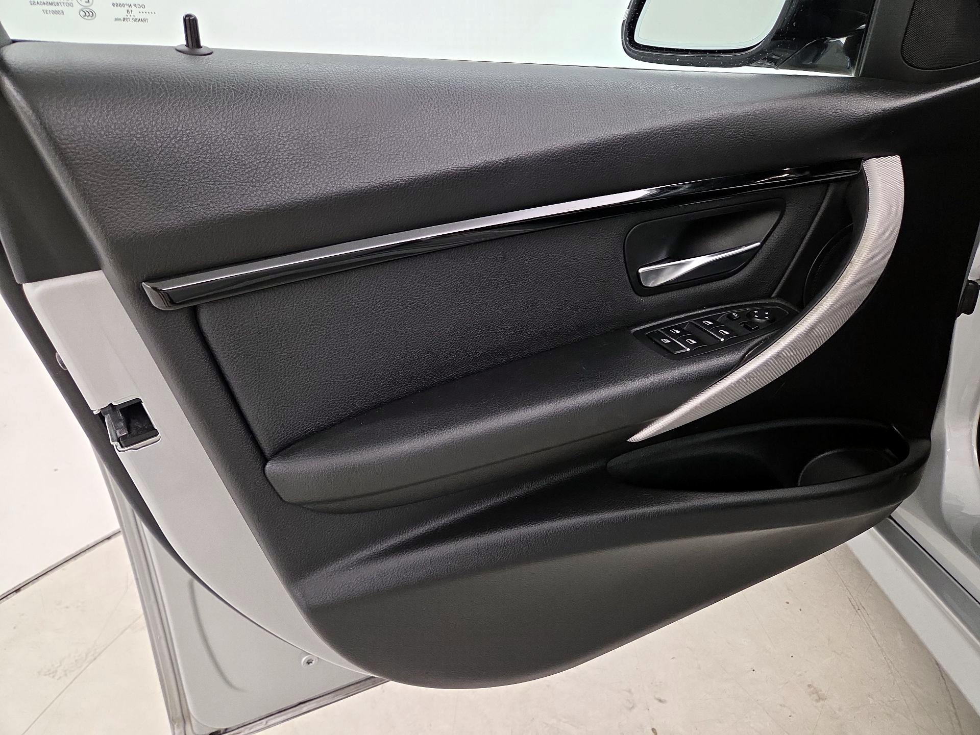 Thumbnail: 2018 BMW 3 Series - 12