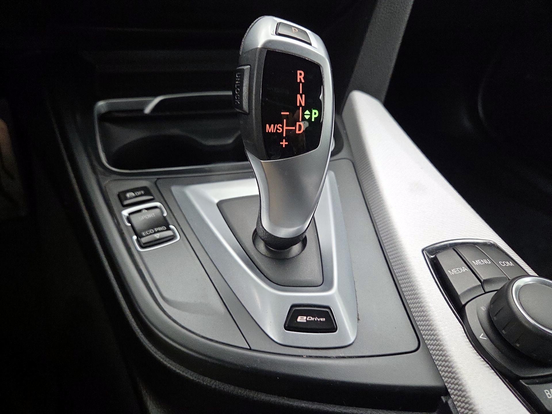 Thumbnail: 2018 BMW 3 Series - 17