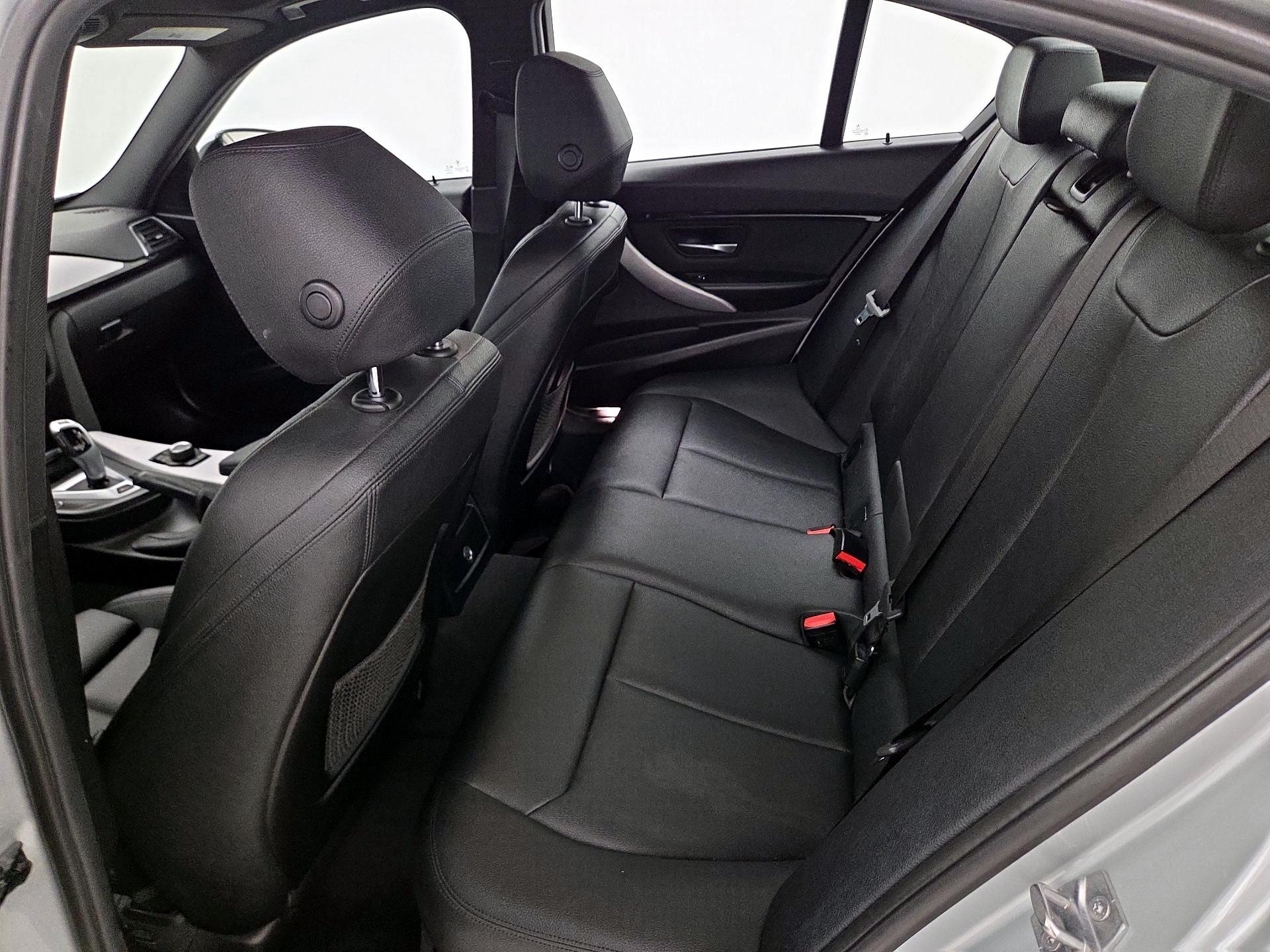 Thumbnail: 2018 BMW 3 Series - 20