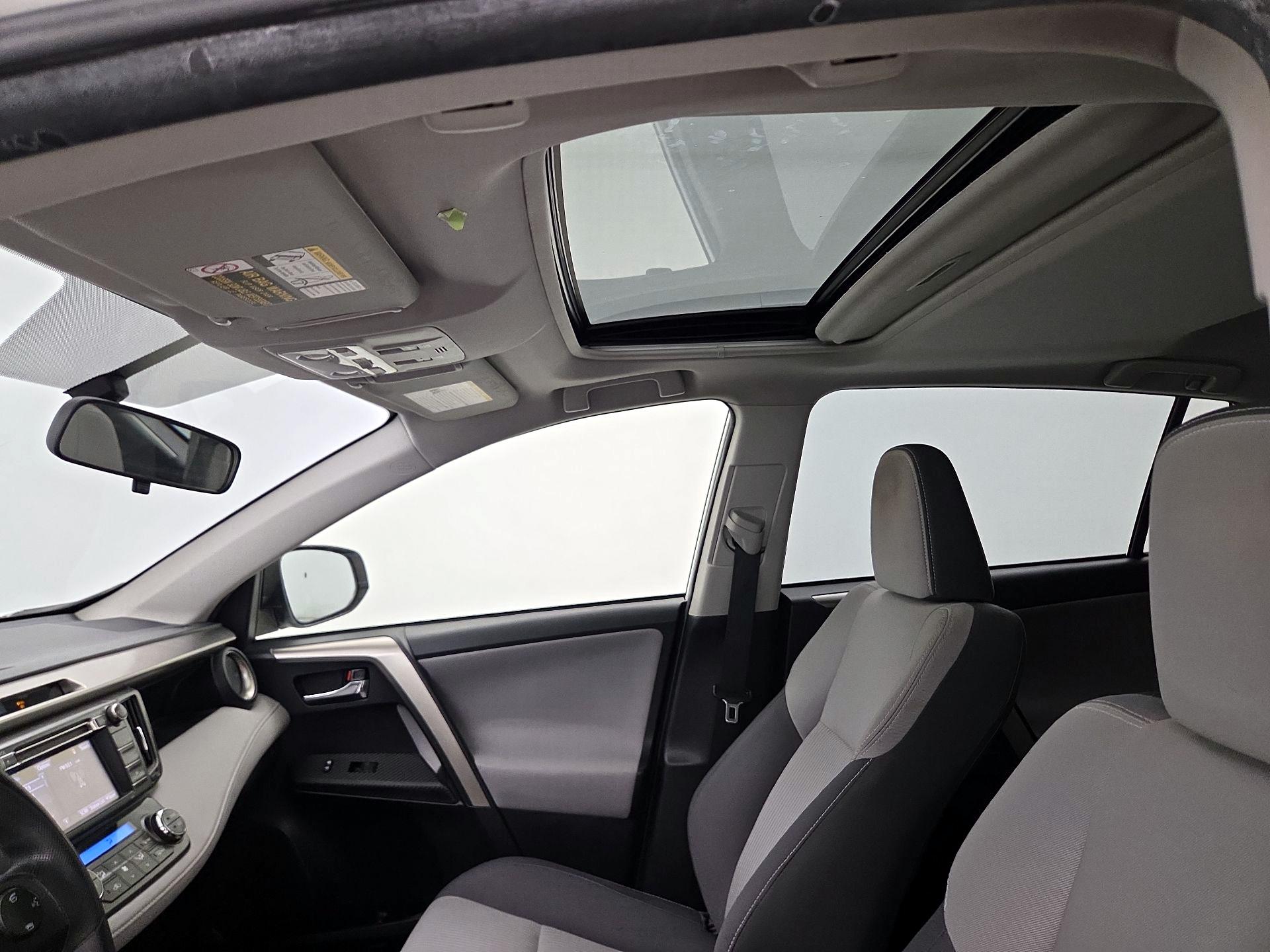 Thumbnail: 2015 Toyota RAV4 - 19