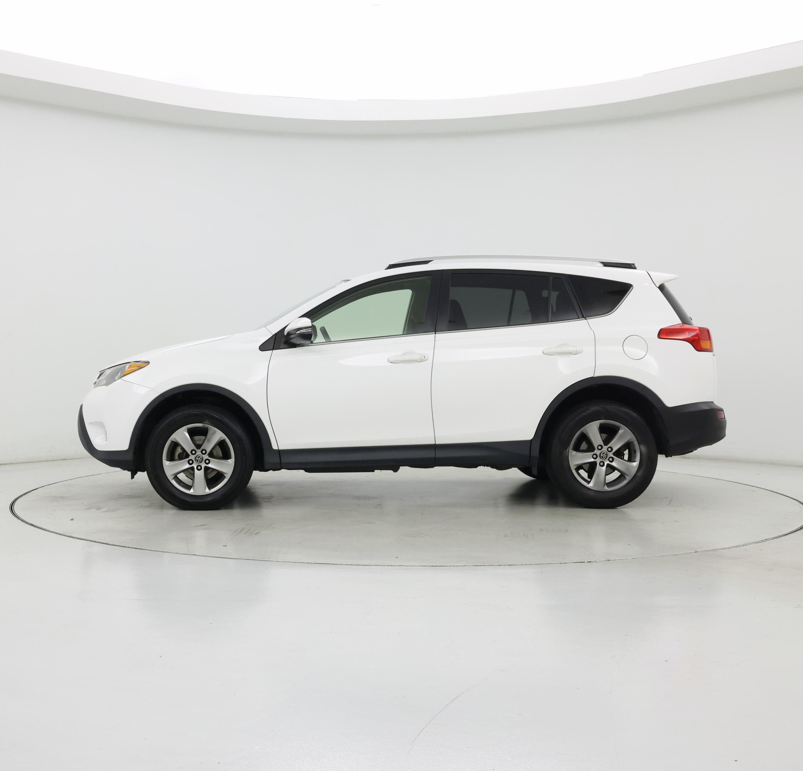 Thumbnail: 2015 Toyota RAV4 - 3