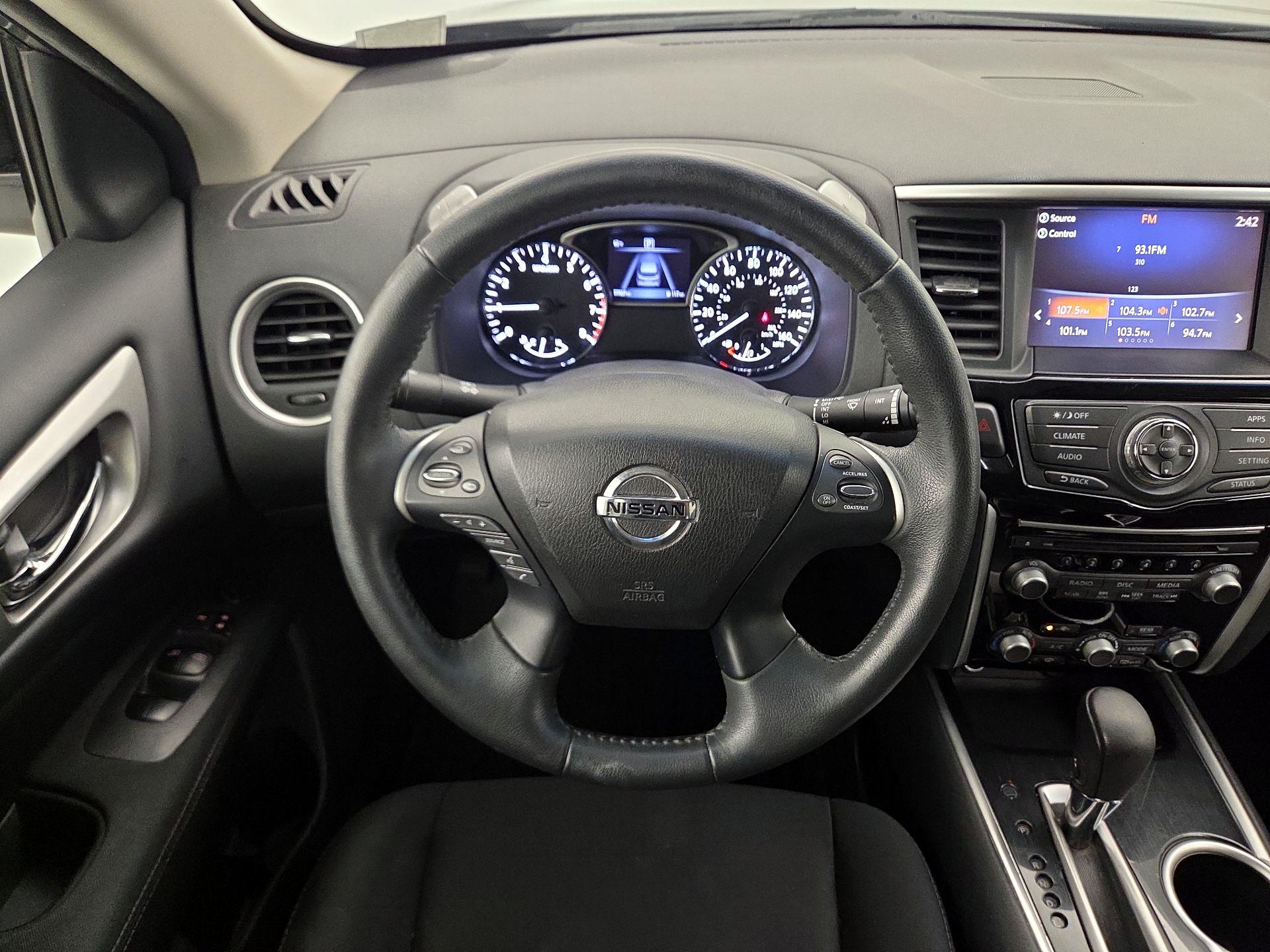 Thumbnail: 2017 Nissan Pathfinder - 10