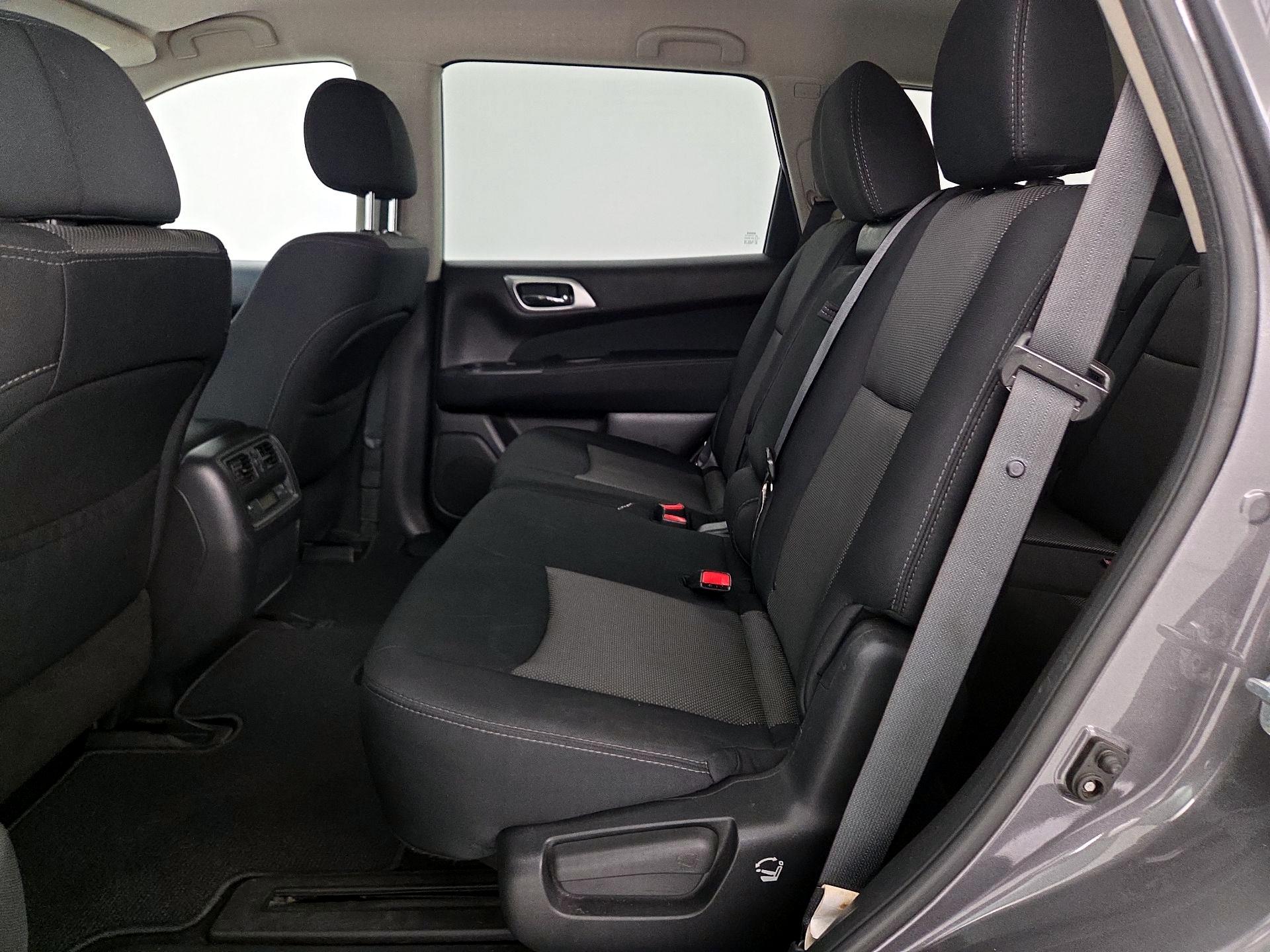 Thumbnail: 2017 Nissan Pathfinder - 19