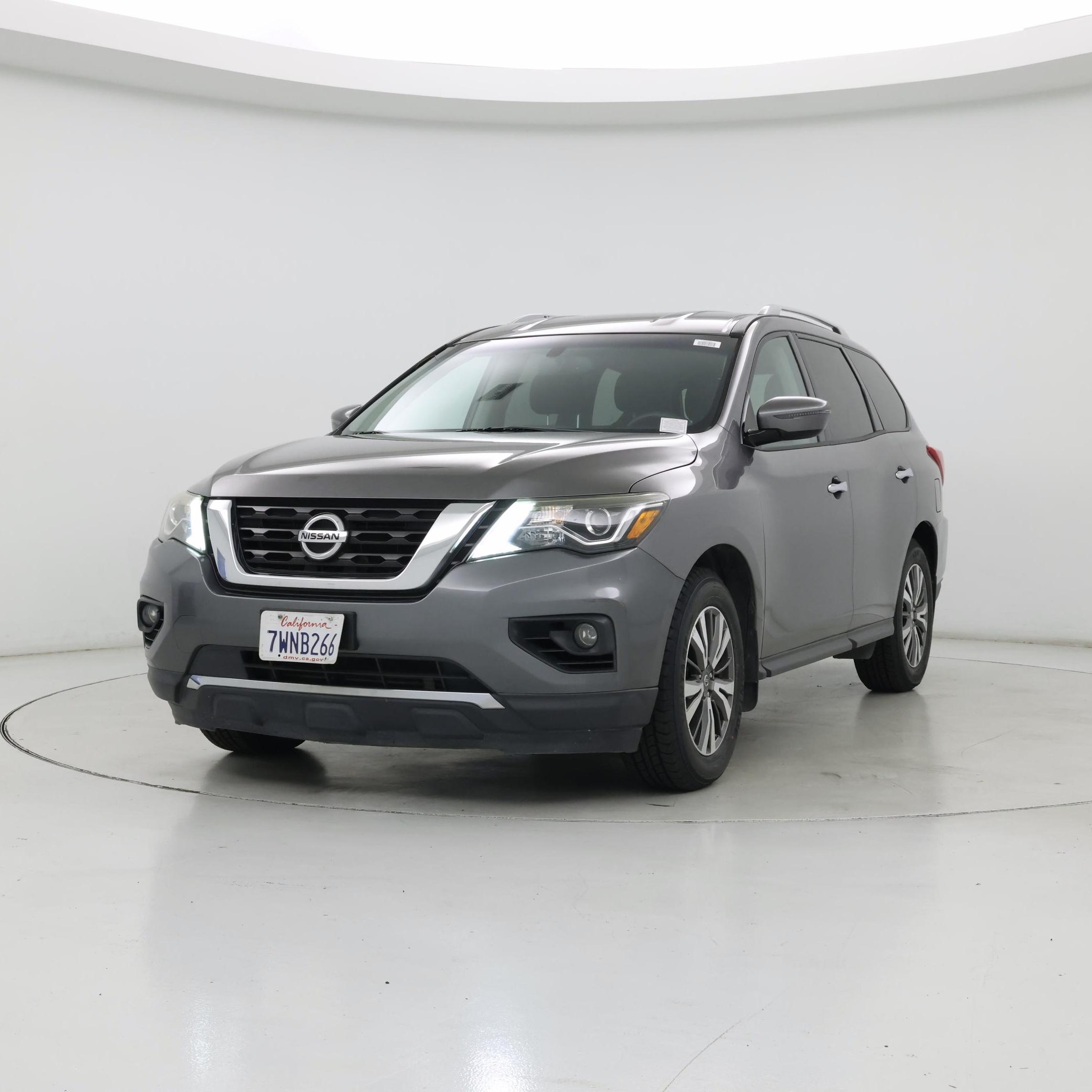 Thumbnail: 2017 Nissan Pathfinder - 4
