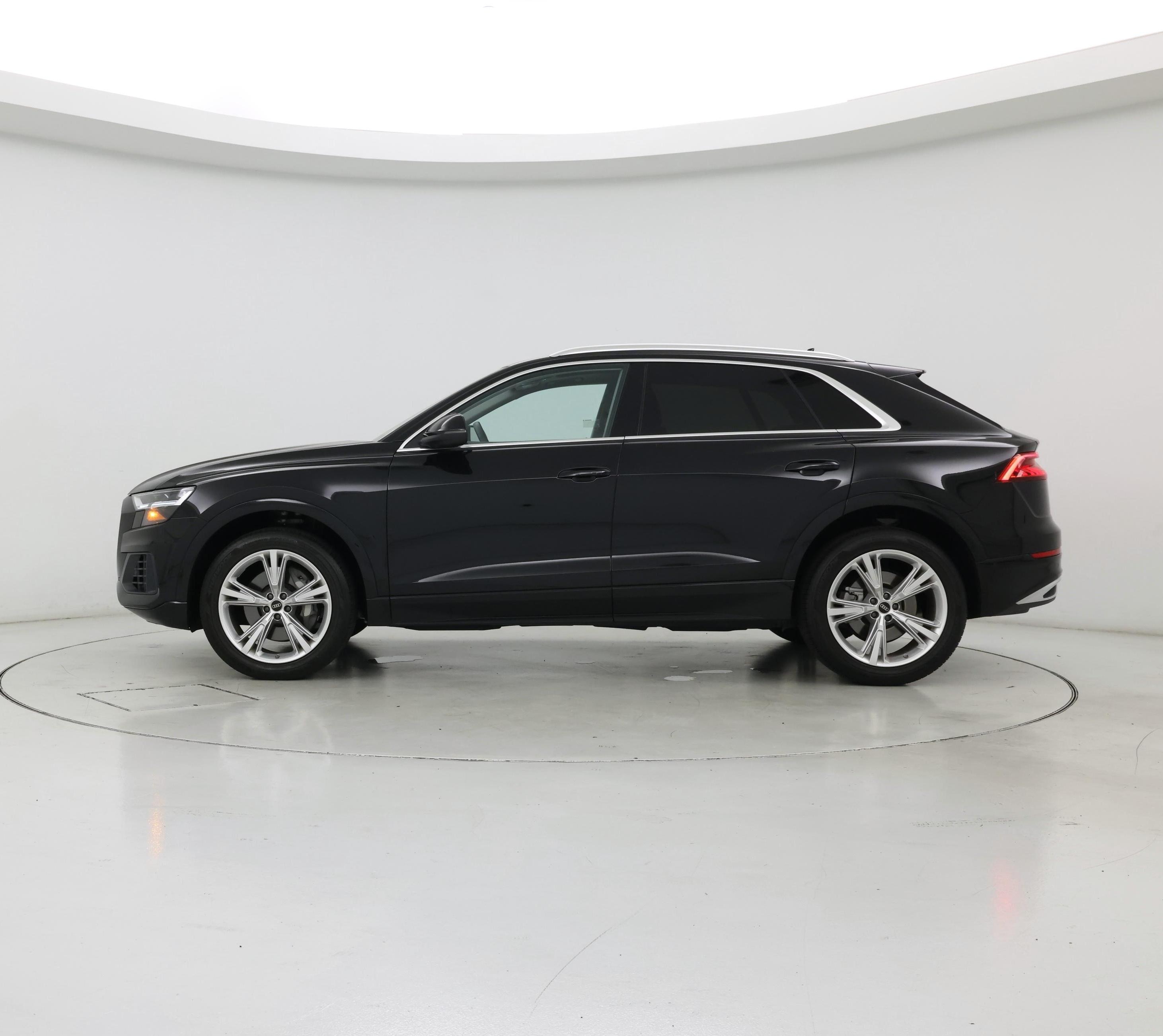 Thumbnail: 2022 Audi Q8 - 3