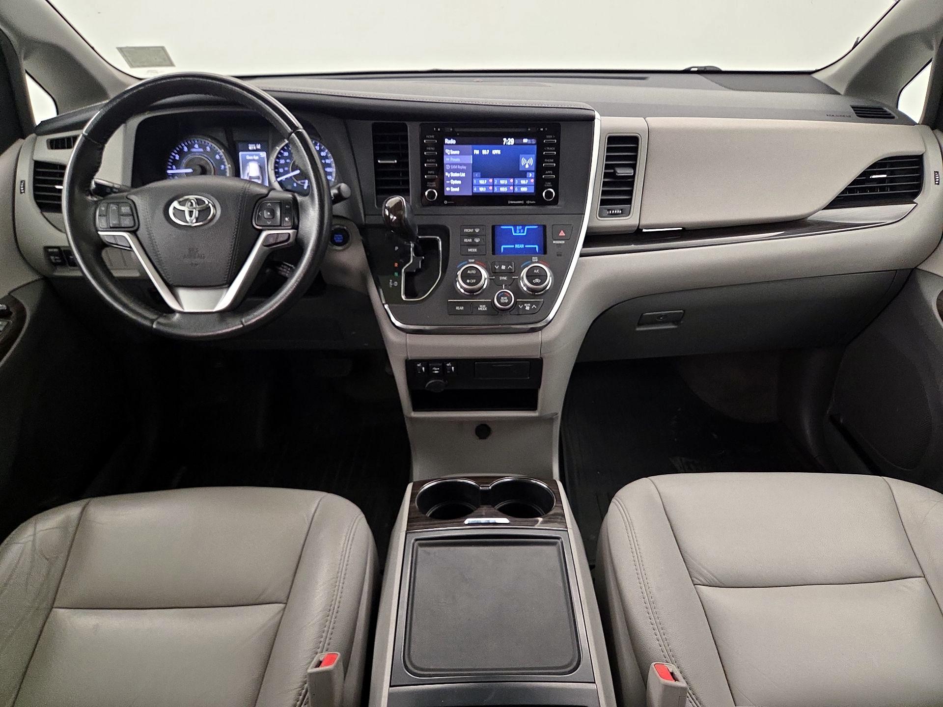 Thumbnail: 2018 Toyota Sienna - 9