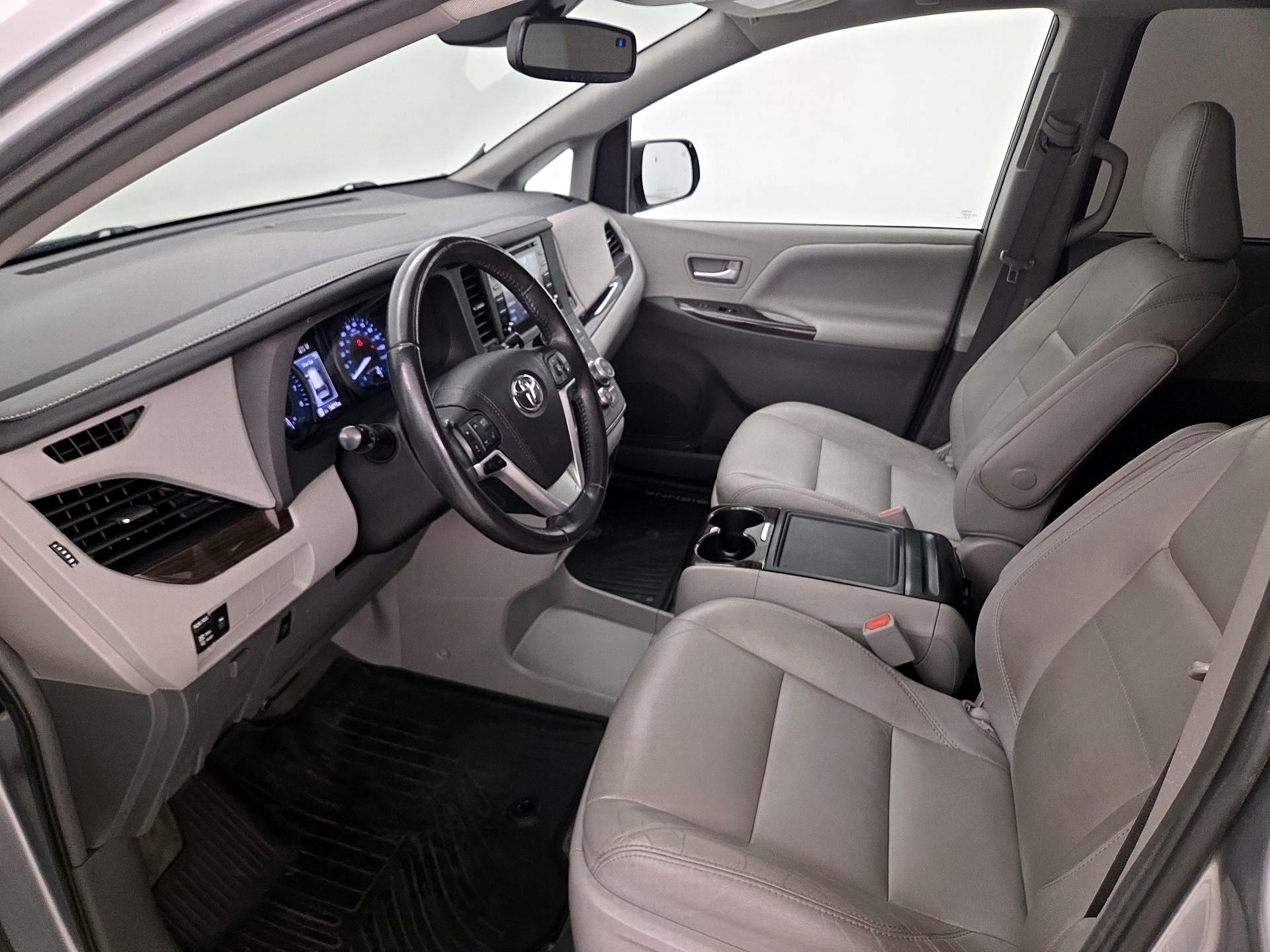 Thumbnail: 2018 Toyota Sienna - 11