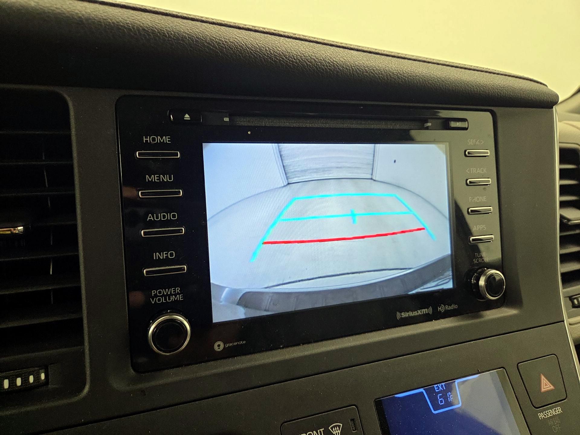 Thumbnail: 2018 Toyota Sienna - 14