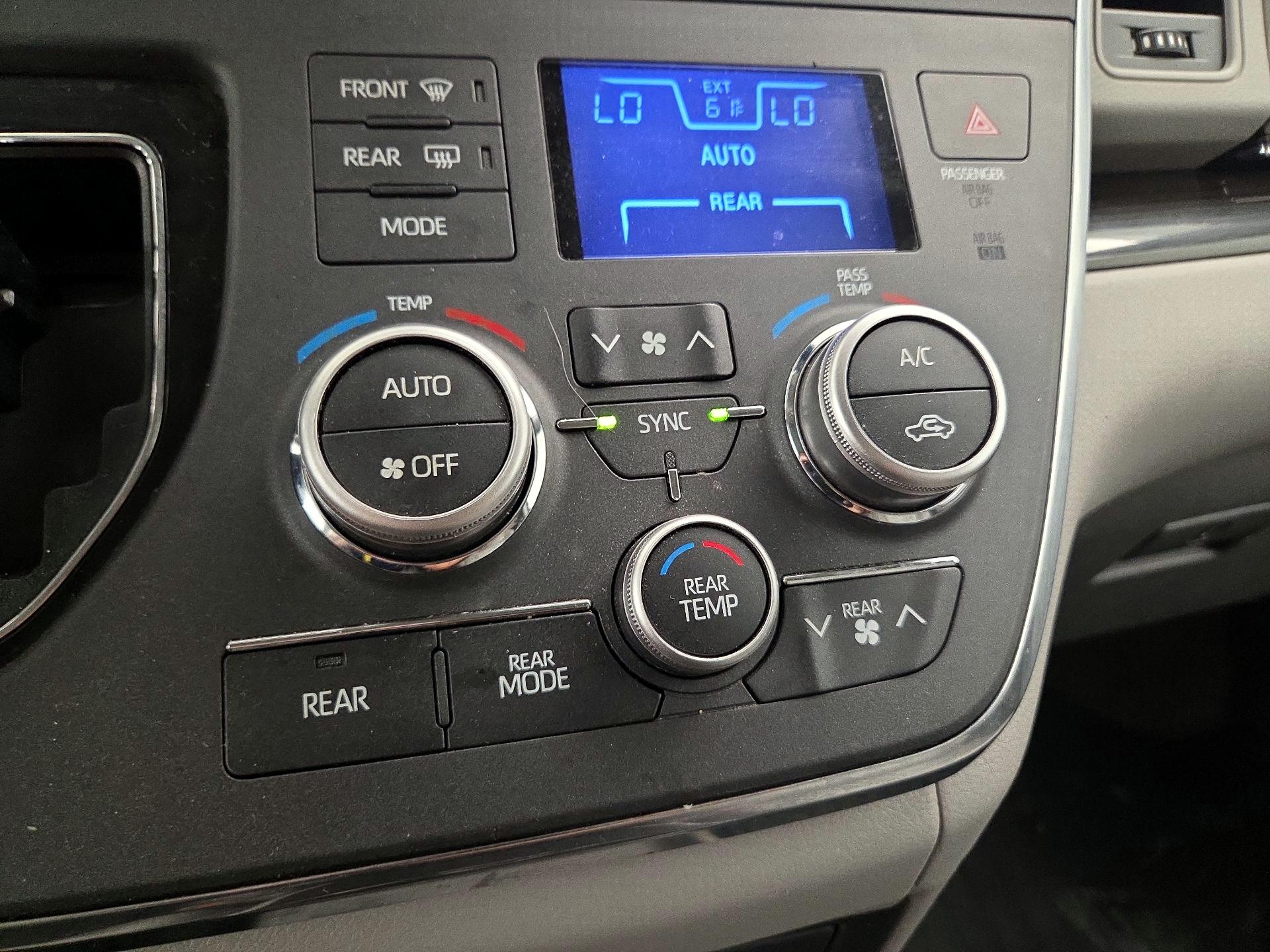 Thumbnail: 2018 Toyota Sienna - 16