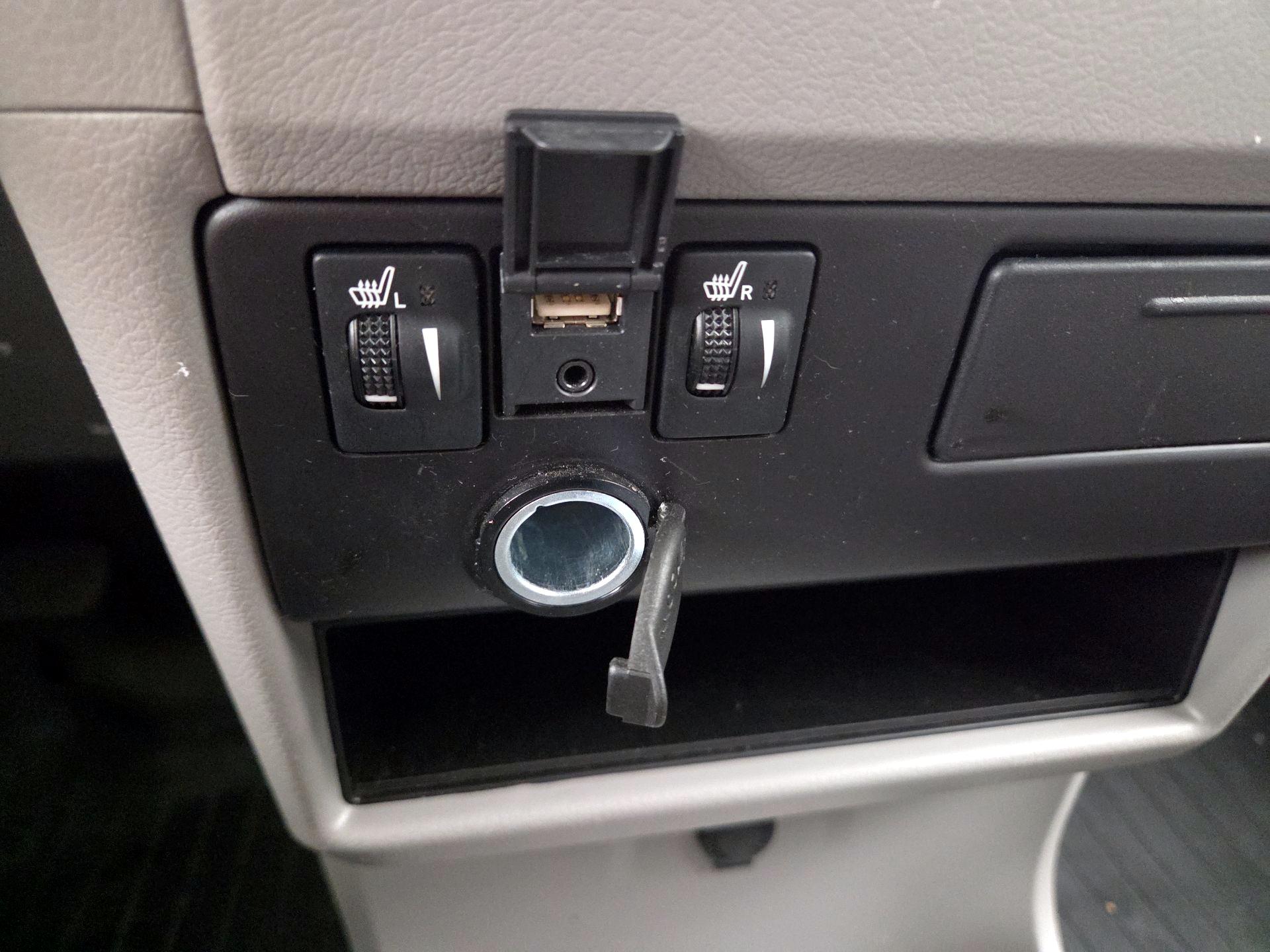 Thumbnail: 2018 Toyota Sienna - 18